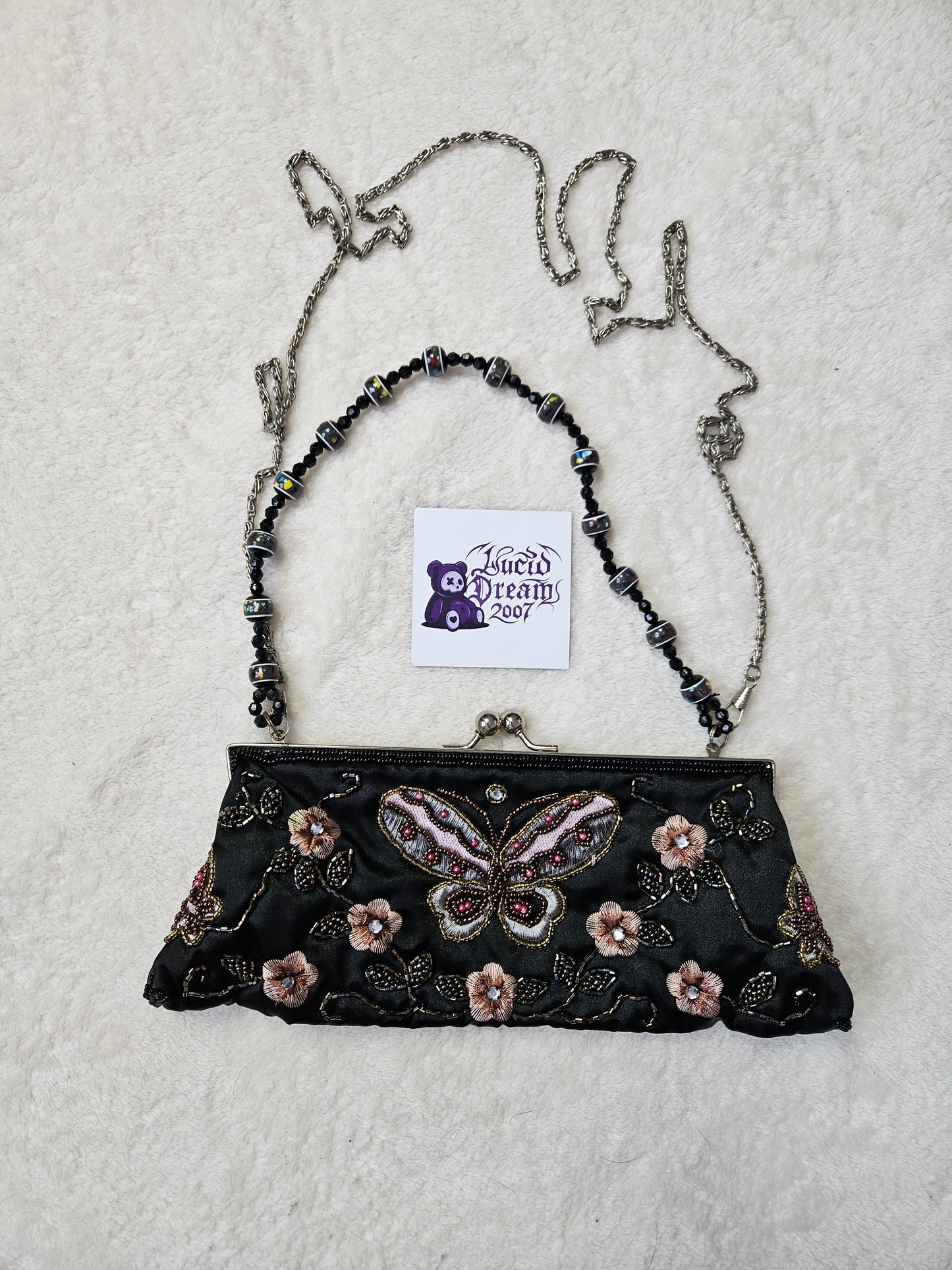 Pochette brodée