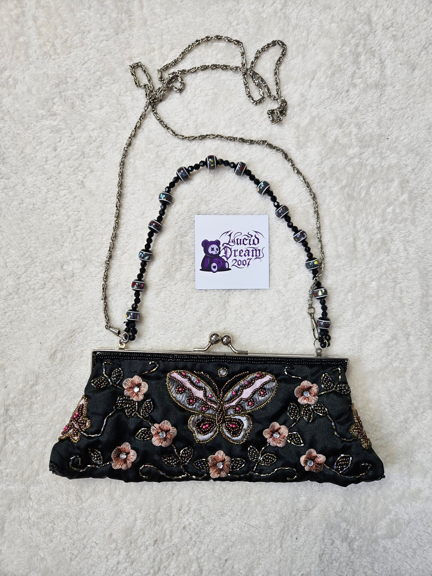 Pochette brodée