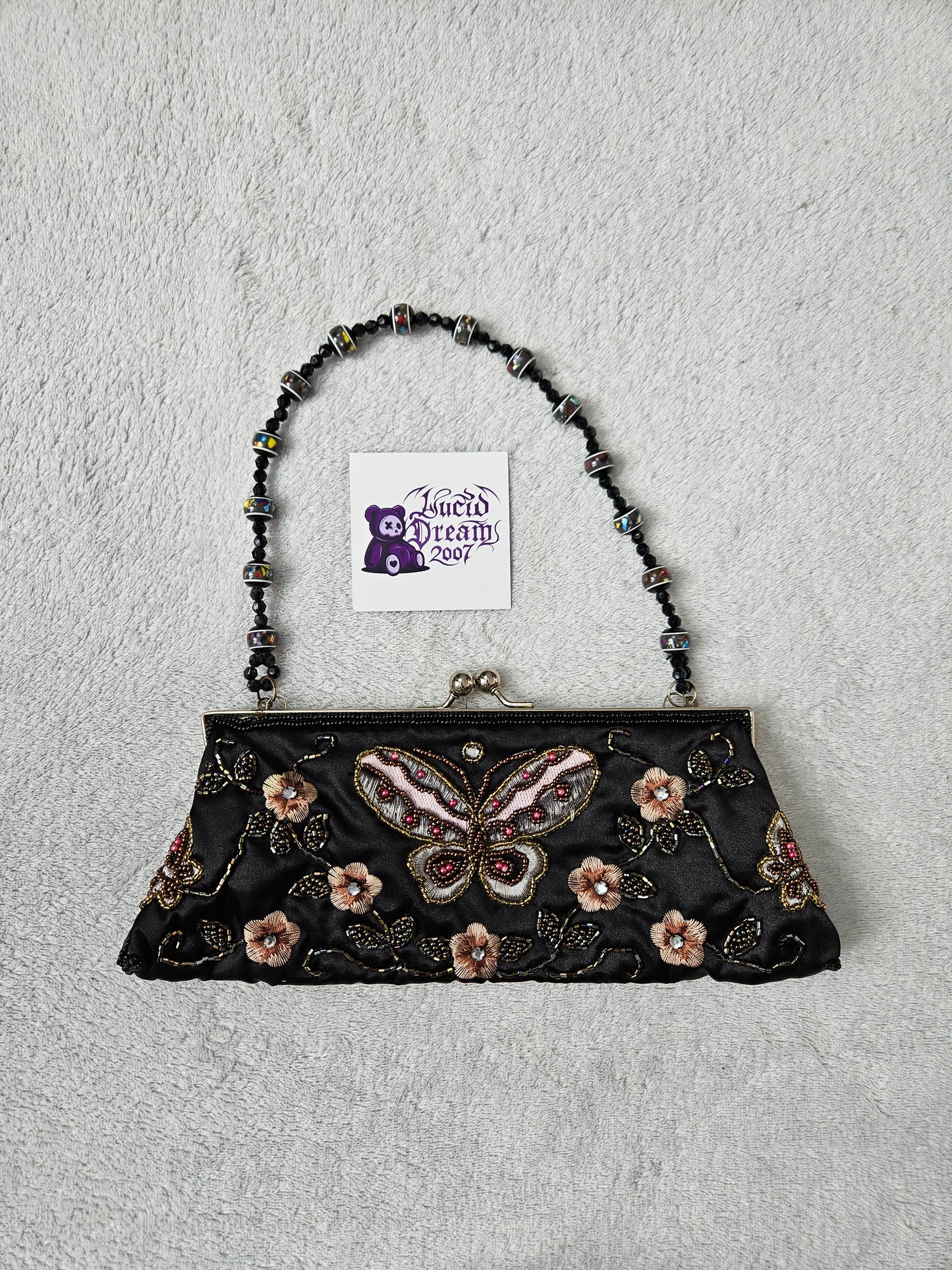 Pochette brodée