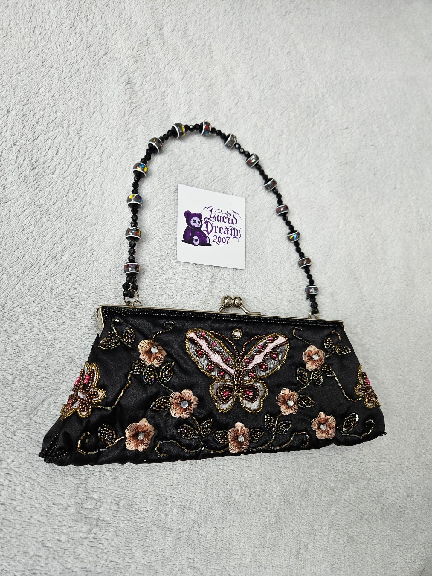 Pochette brodée