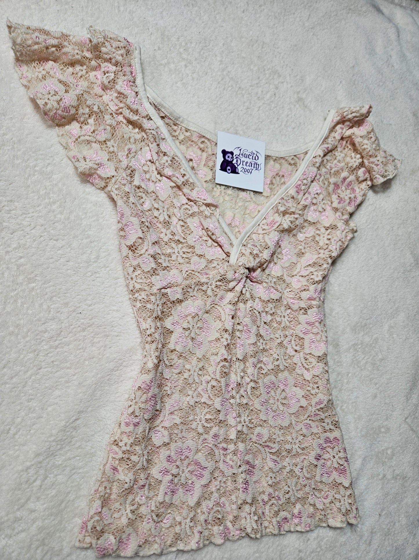 Haut en dentelle tons beige et rose