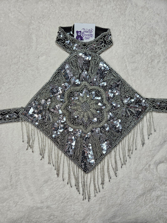Dos nu brodé de sequins noir et argent
