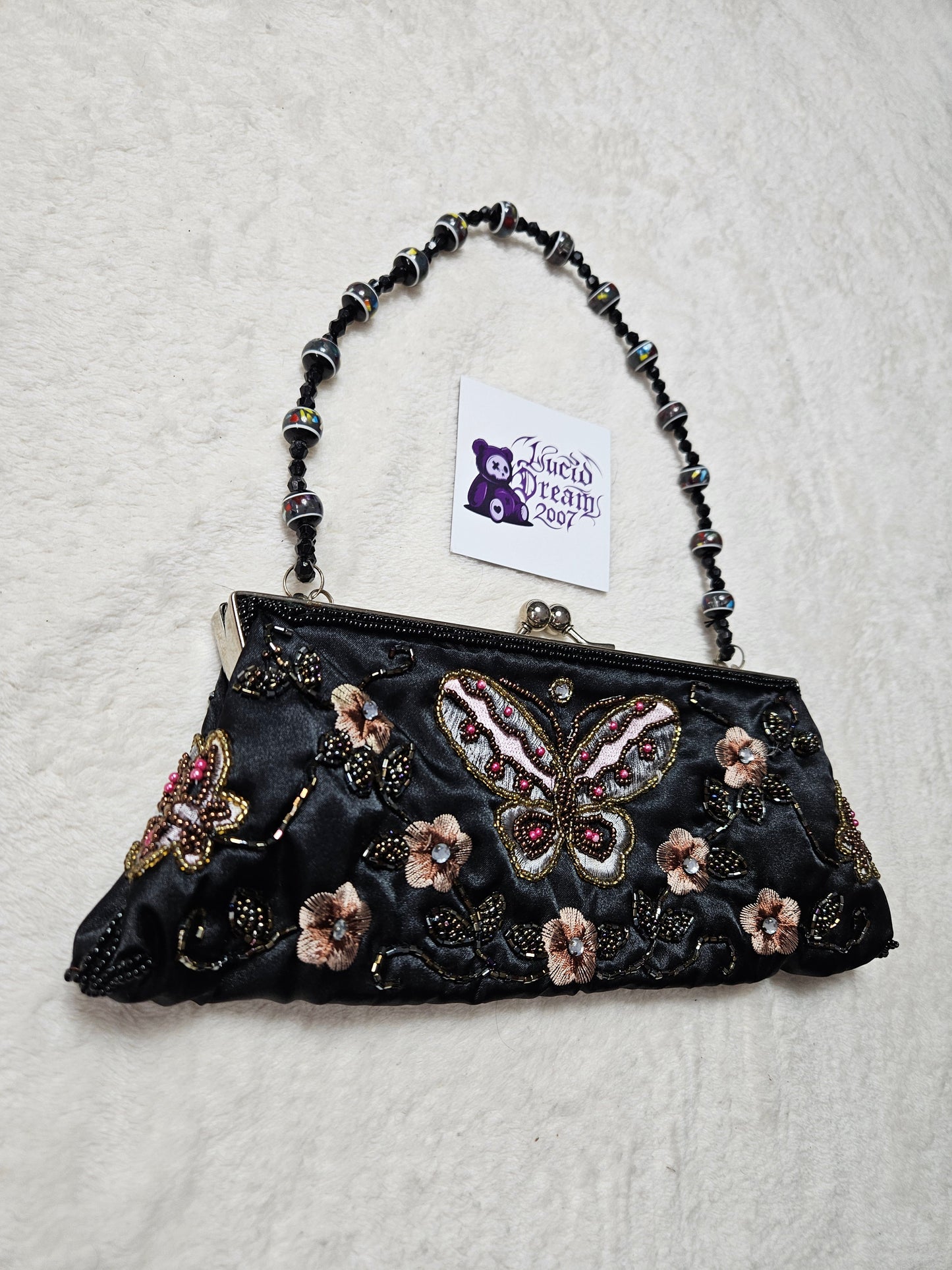 Pochette brodée