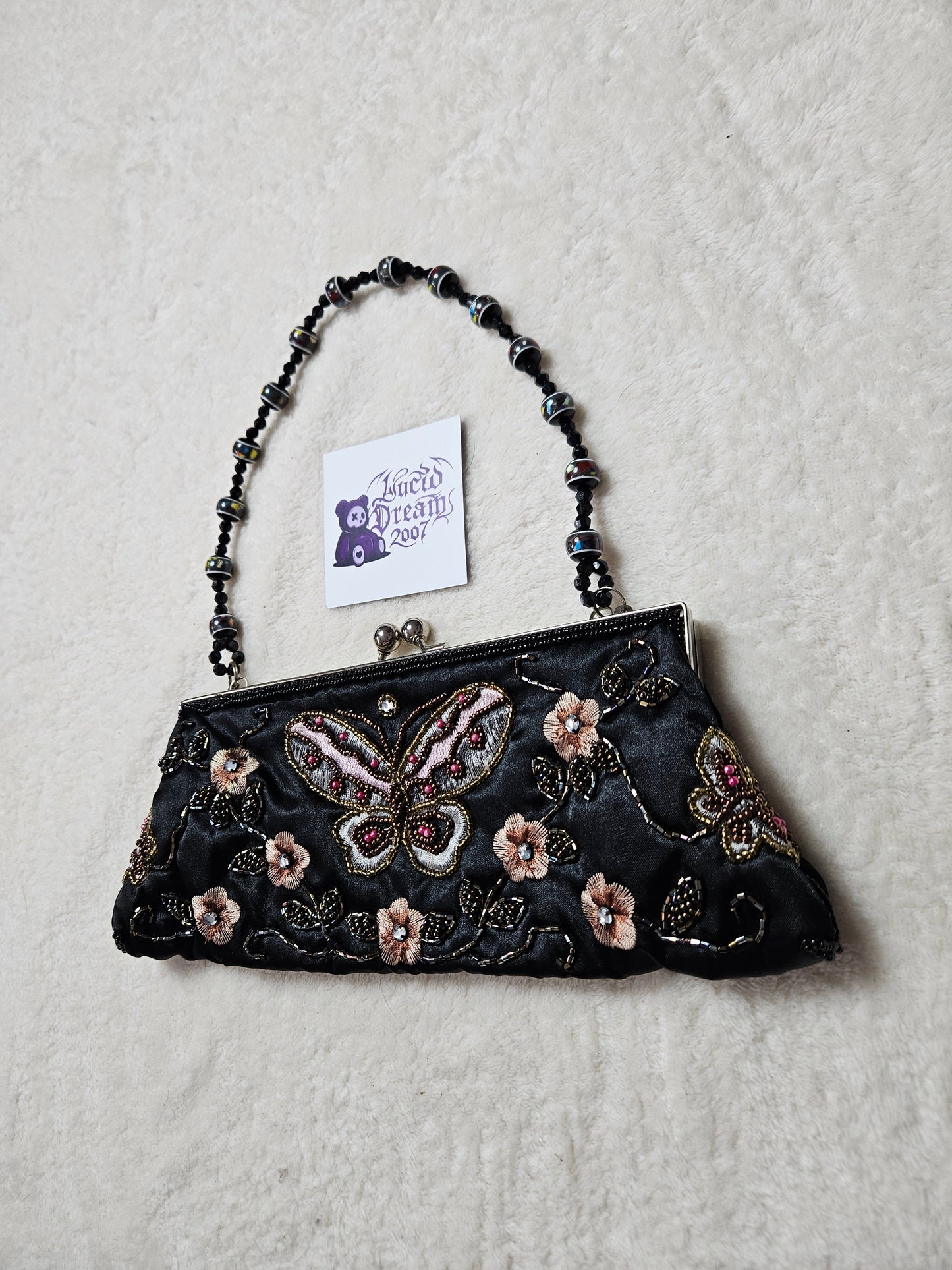 Pochette brodée