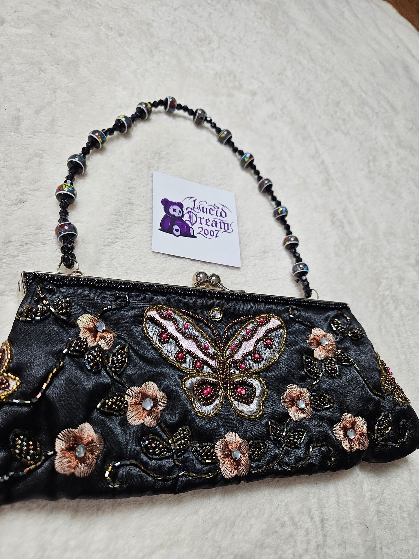 Pochette brodée