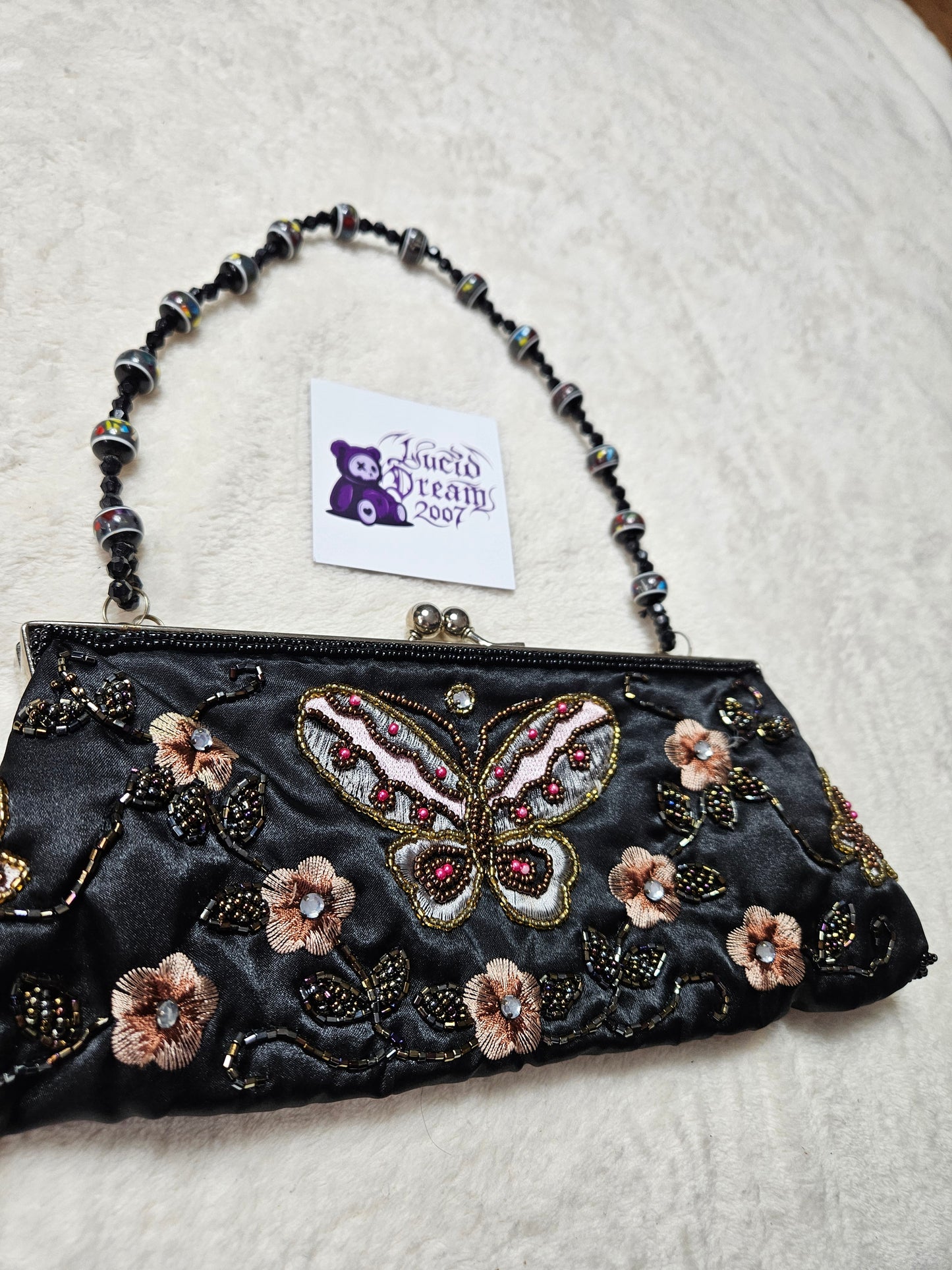 Pochette brodée
