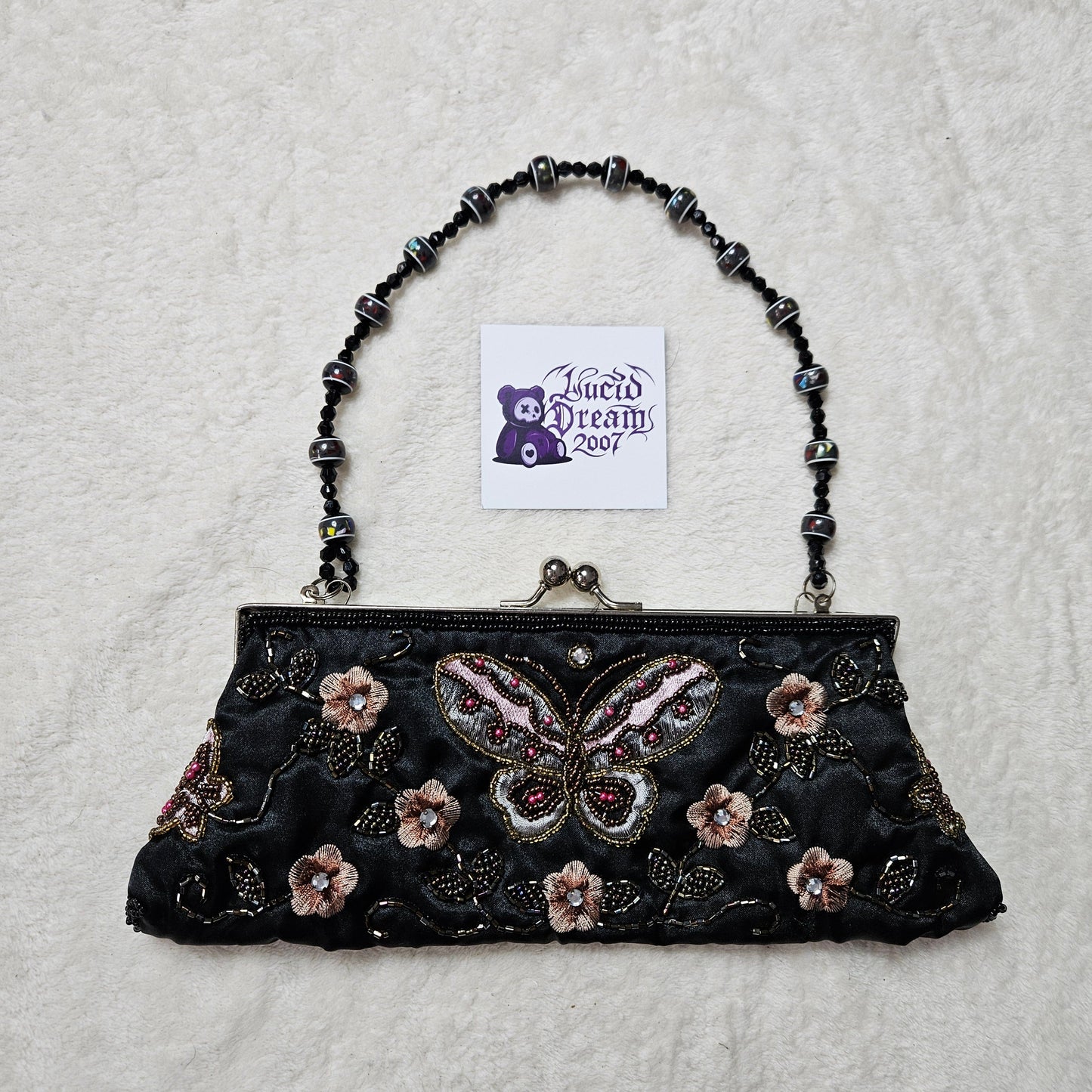 Pochette brodée
