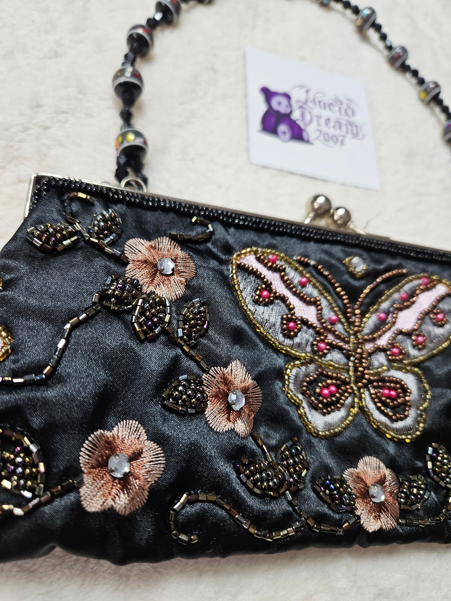 Pochette brodée