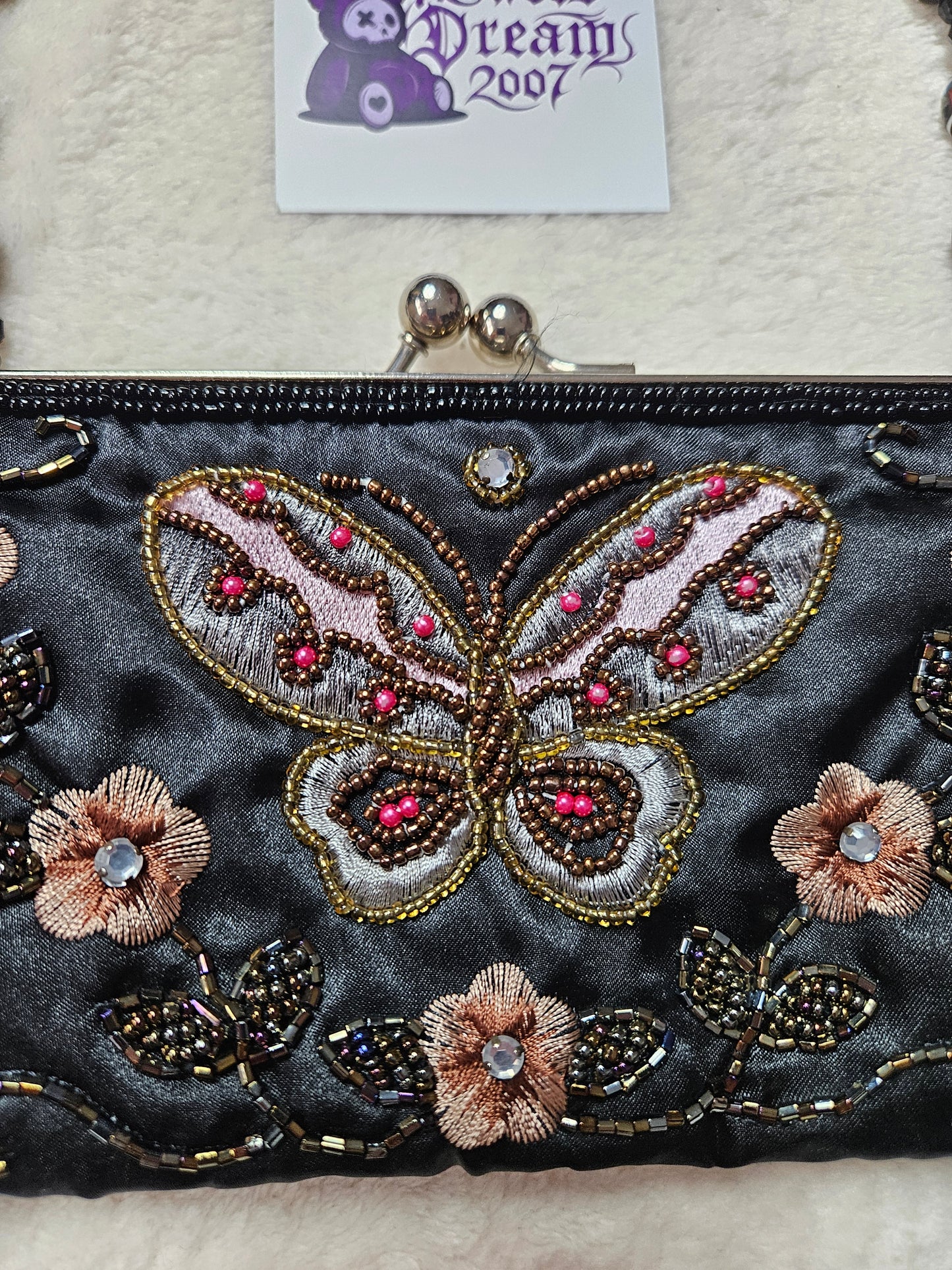 Pochette brodée