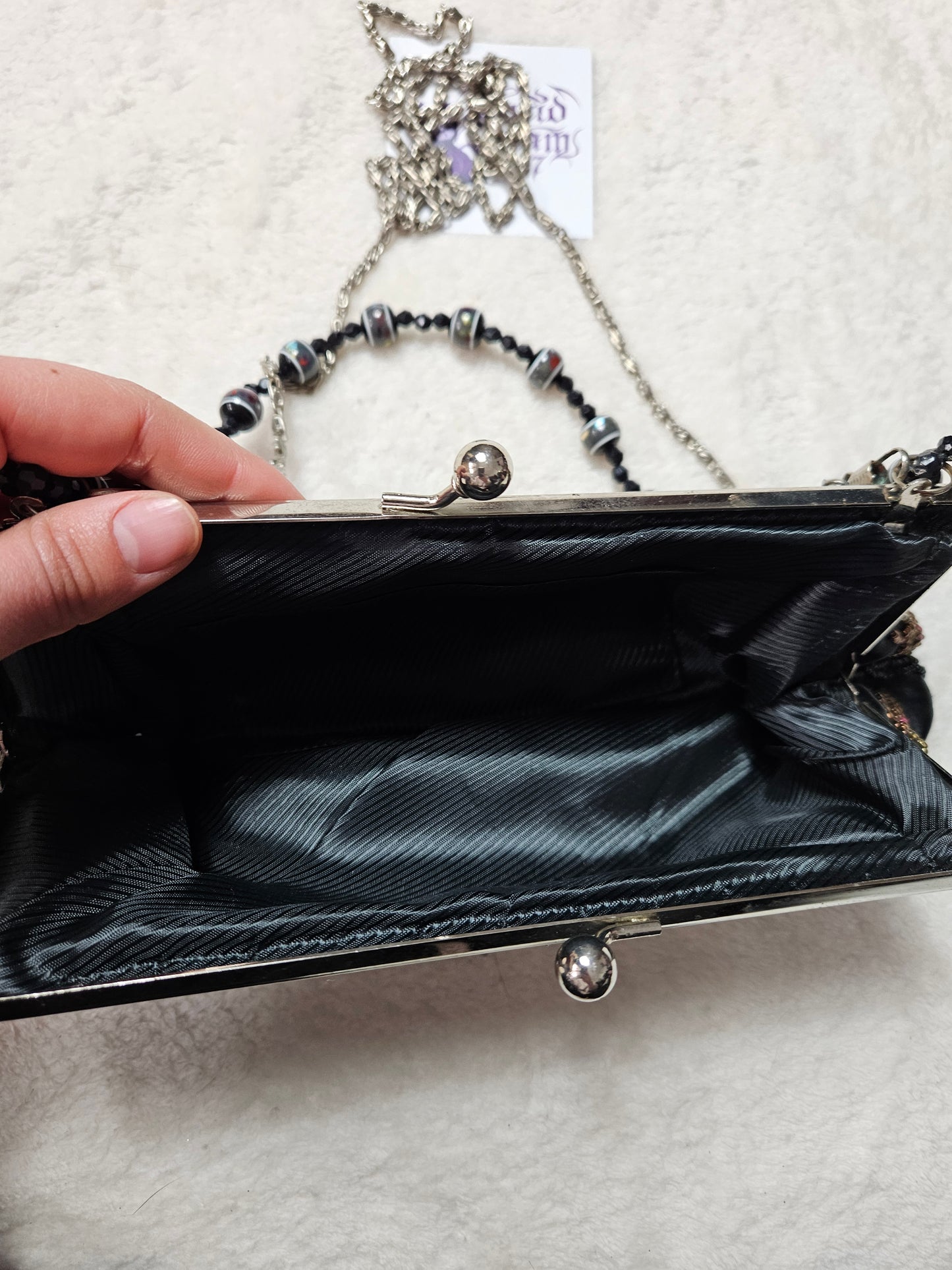 Pochette brodée