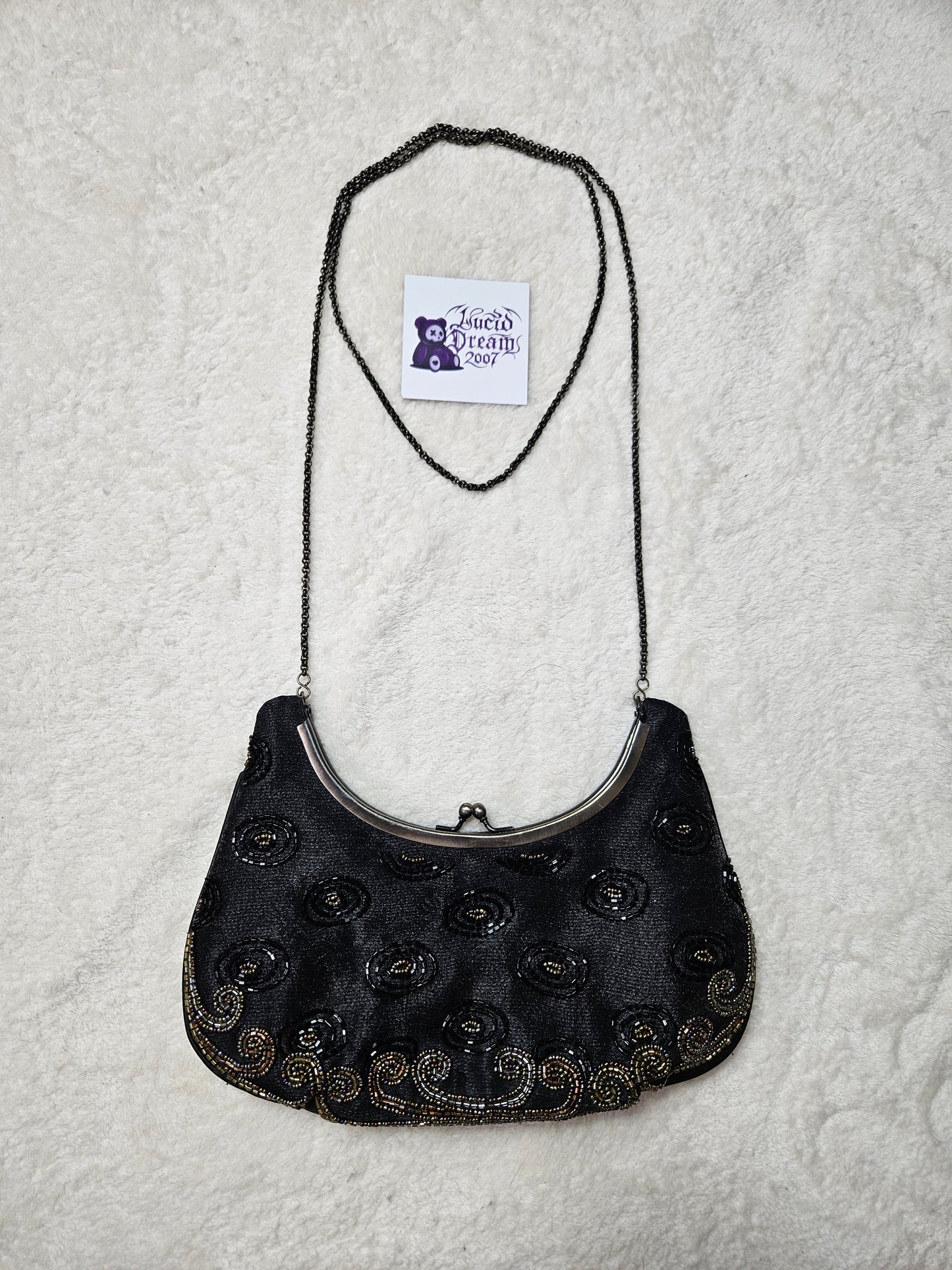 Bolso bandolera negro bordado con perlas y lentejuelas