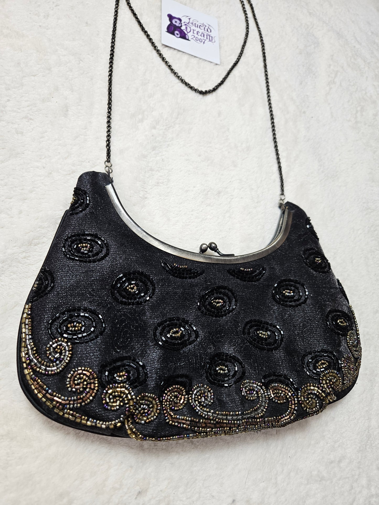 Bolso bandolera negro bordado con perlas y lentejuelas