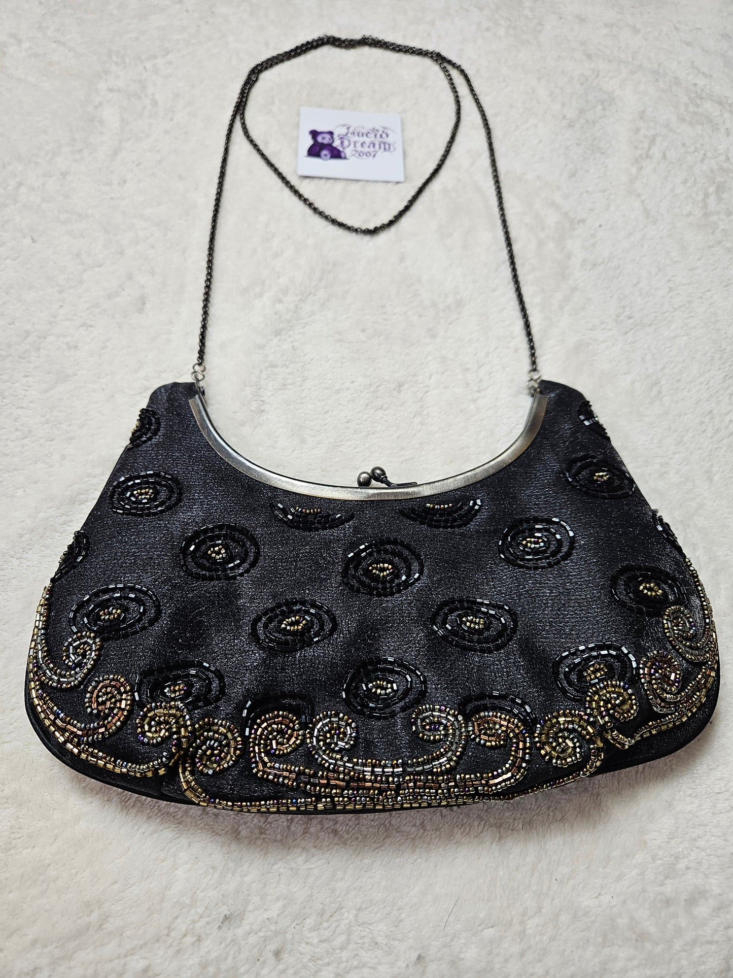 Bolso bandolera negro bordado con perlas y lentejuelas