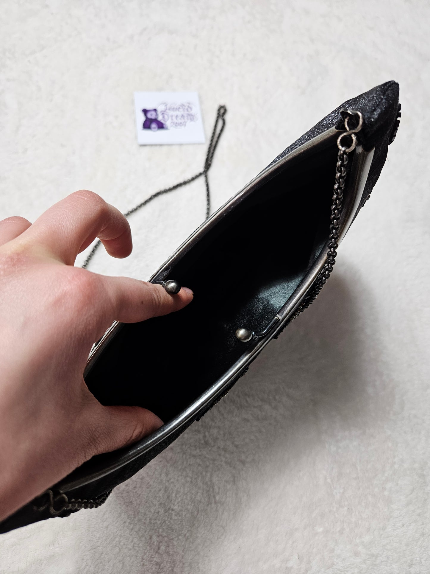 Bolso bandolera negro bordado con perlas y lentejuelas