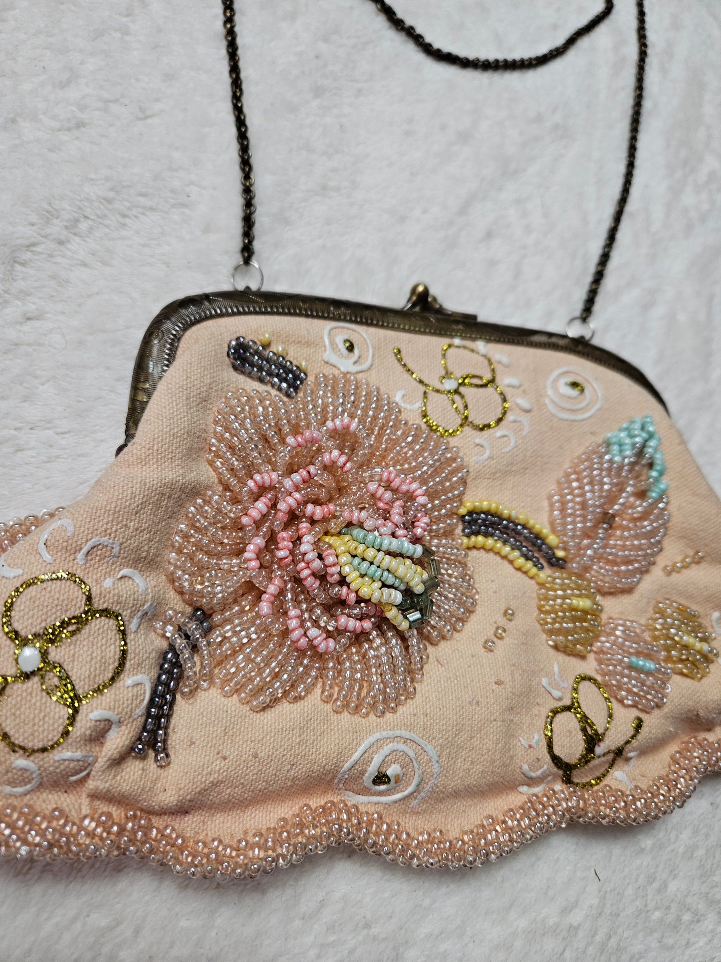 Cartera de mano de lona bordada con perlas y lentejuelas