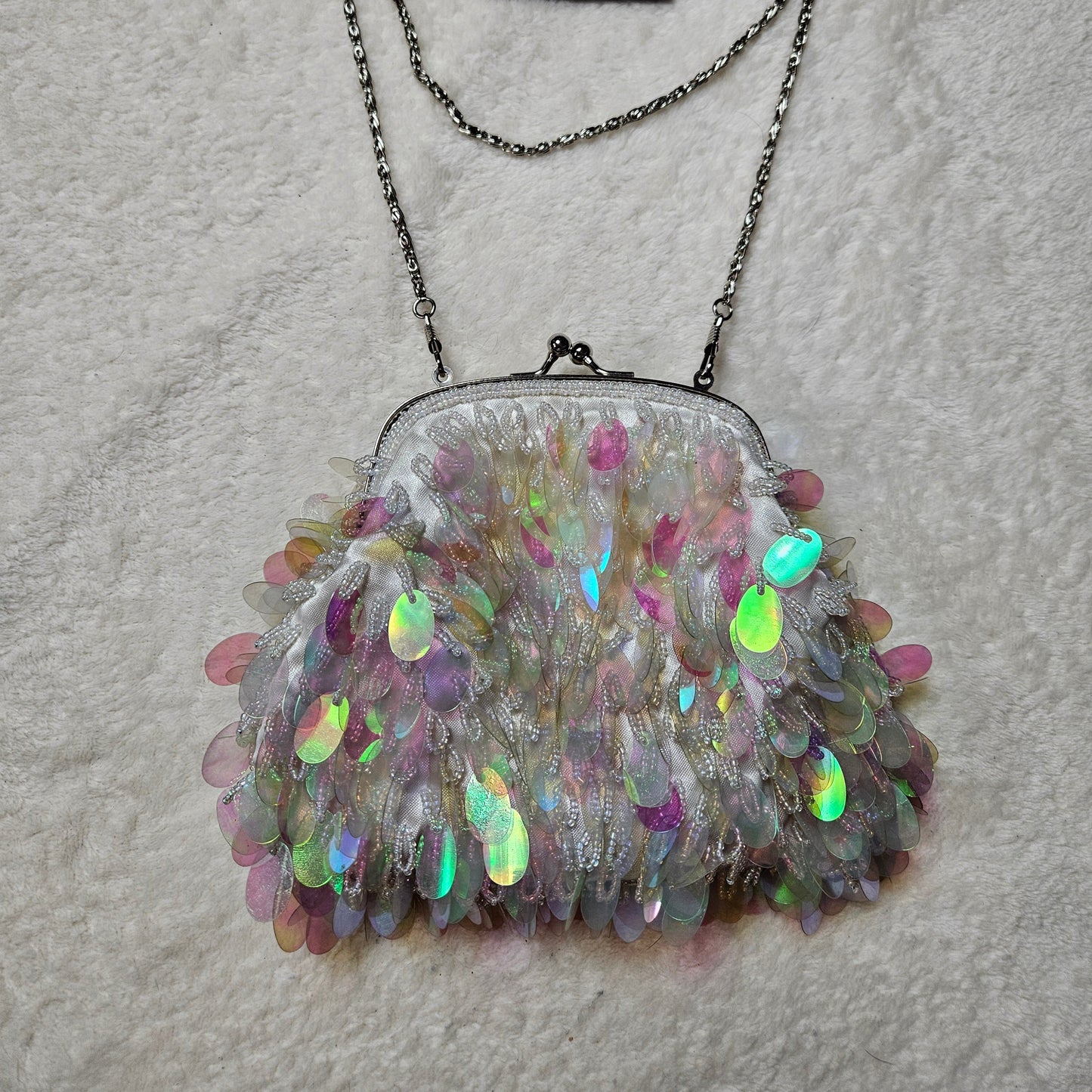 Bolso bordado con perlas y lentejuelas
