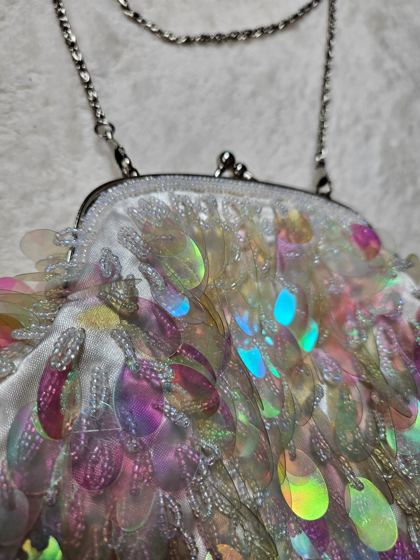 Bolso bordado con perlas y lentejuelas