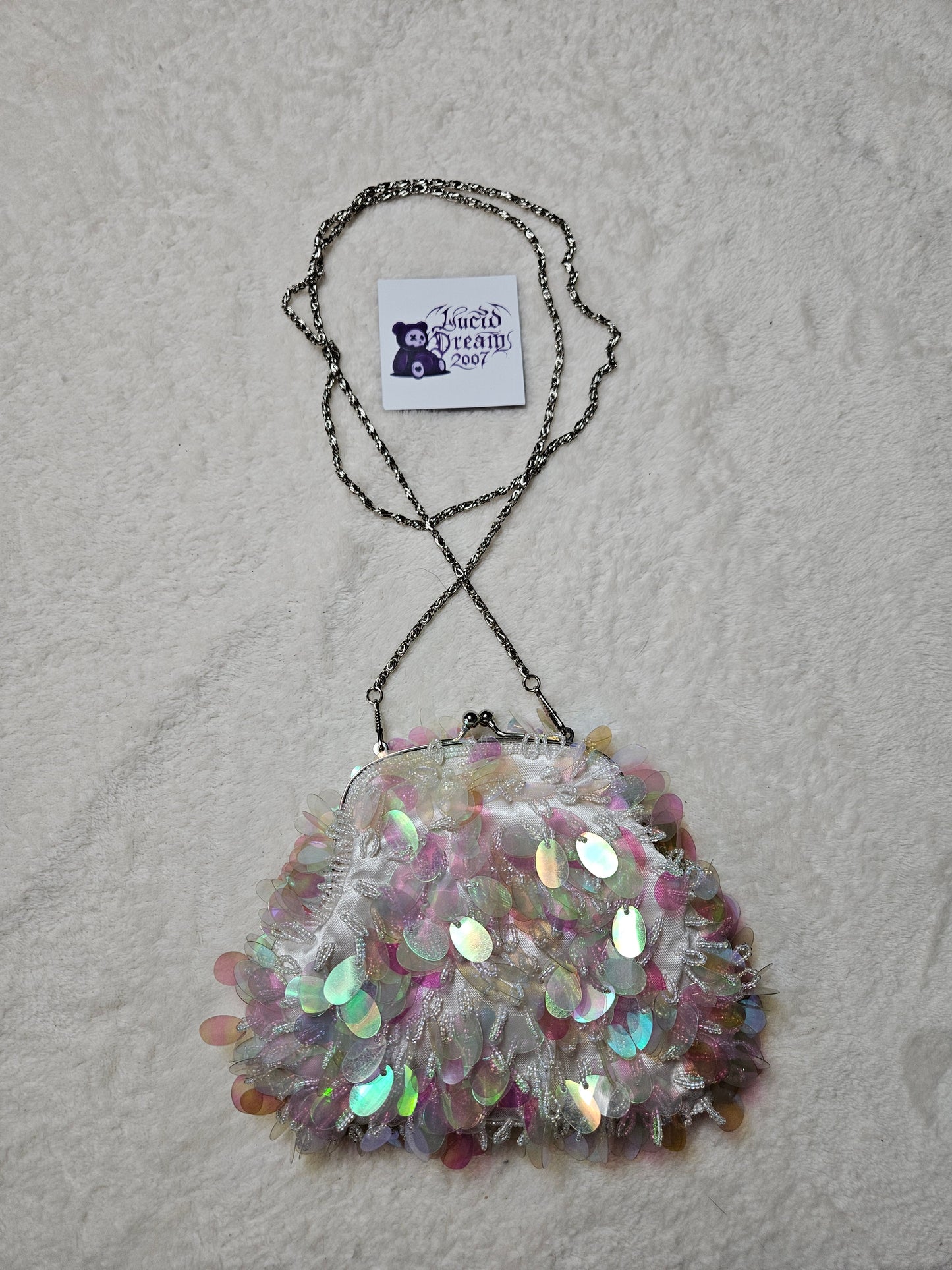 Bolso bordado con perlas y lentejuelas
