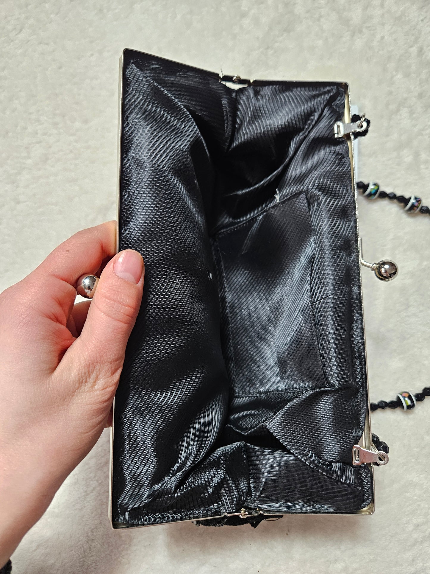 Bandolera negra con perlas y lentejuelas