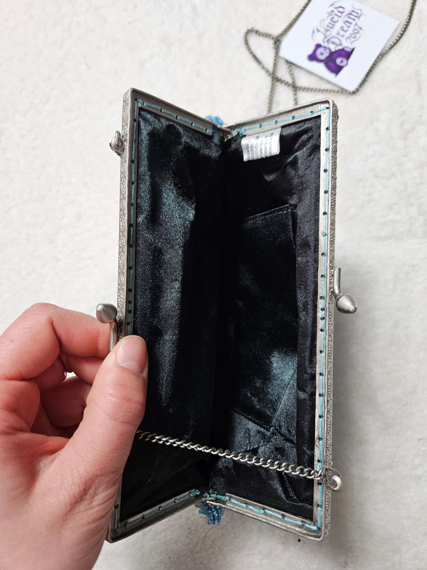 Pochette bleue broderies et sequins