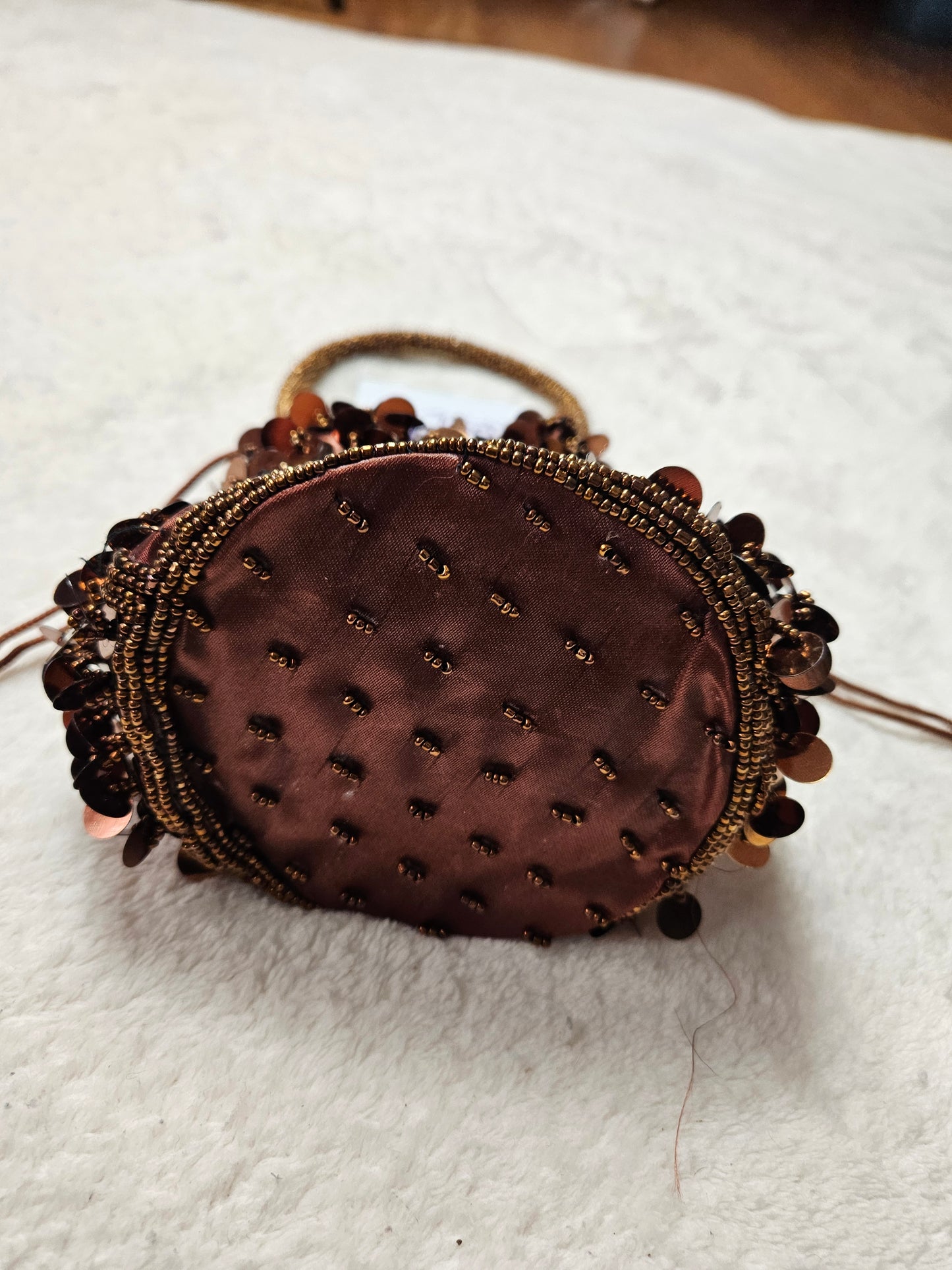 Petite besace marron à sequins