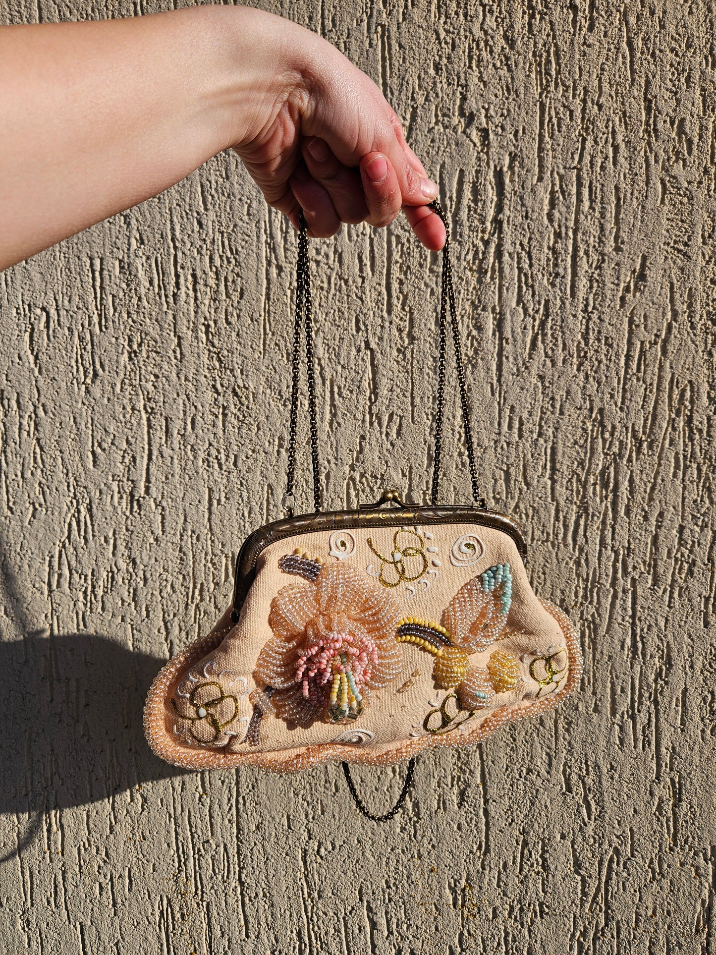 Cartera de mano de lona bordada con perlas y lentejuelas