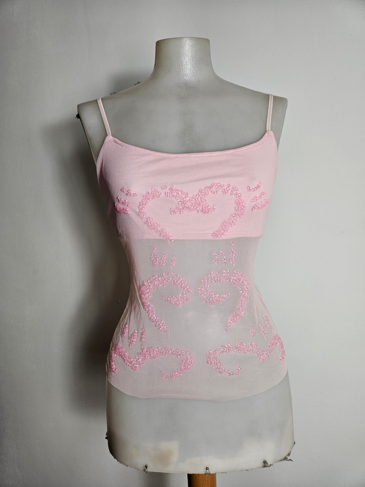 Haut rose en voile brodé
