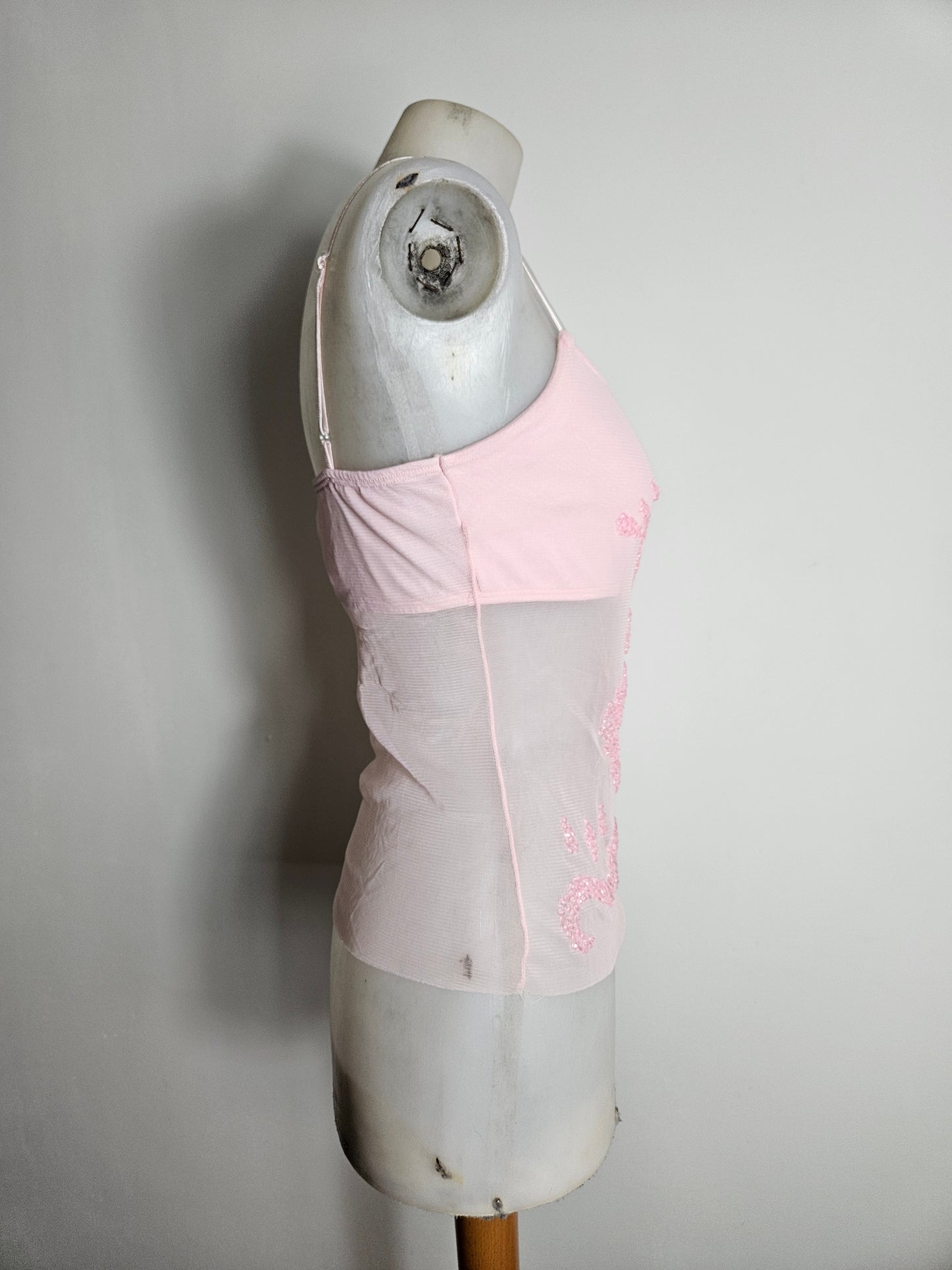Haut rose en voile brodé