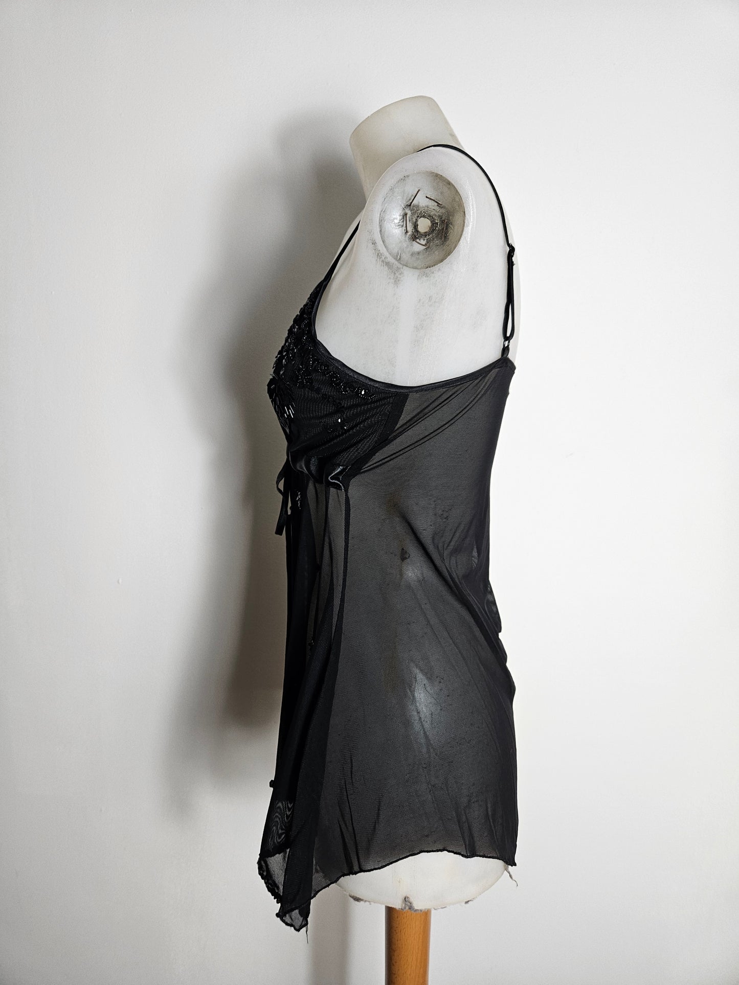 Haut noir en voile brodé