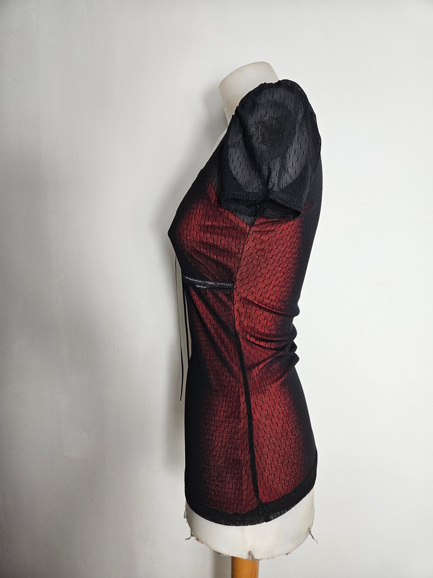 Haut rouge et noir Queen of Darkness