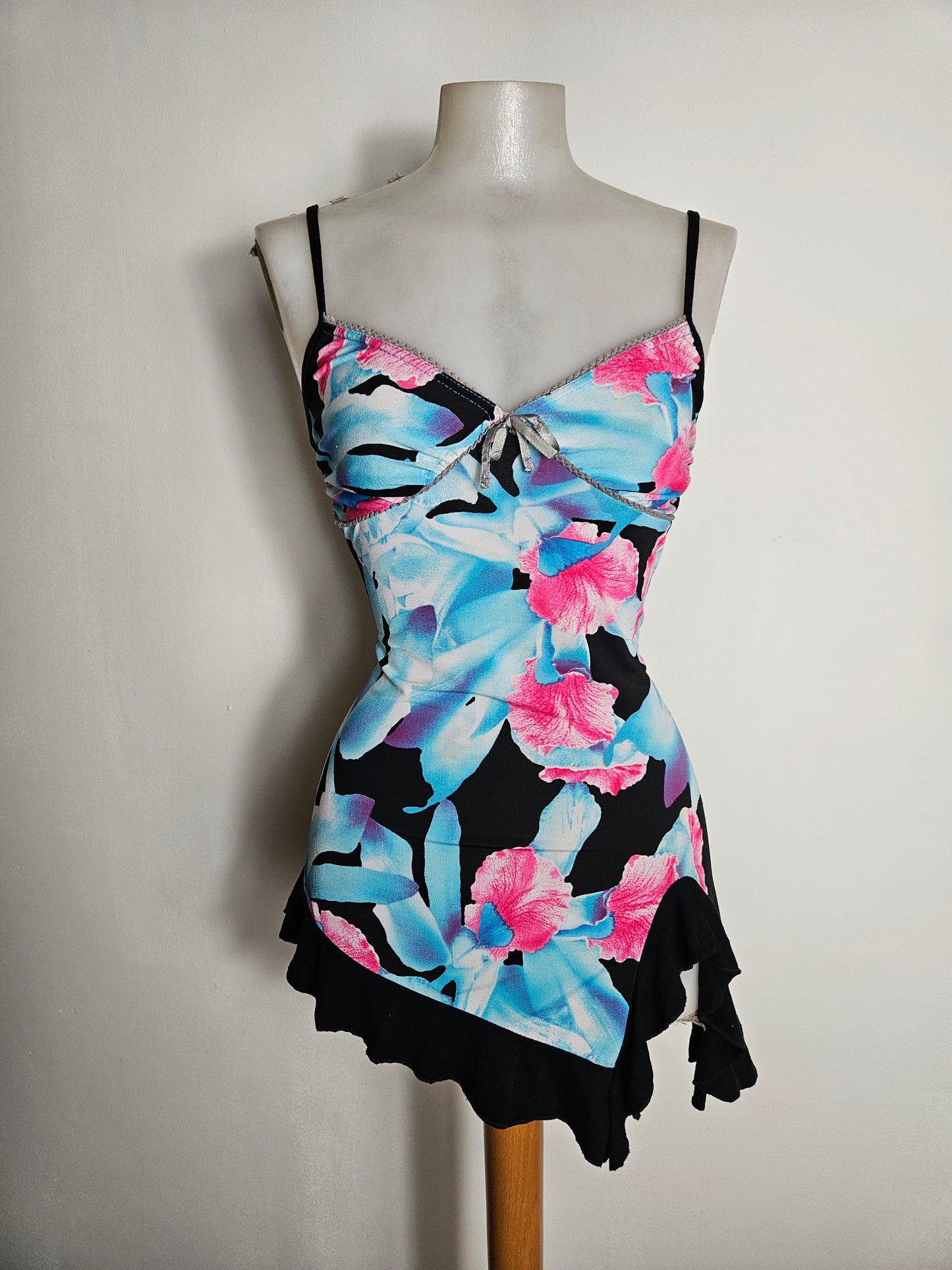 Haut asymétrique bleue et rose