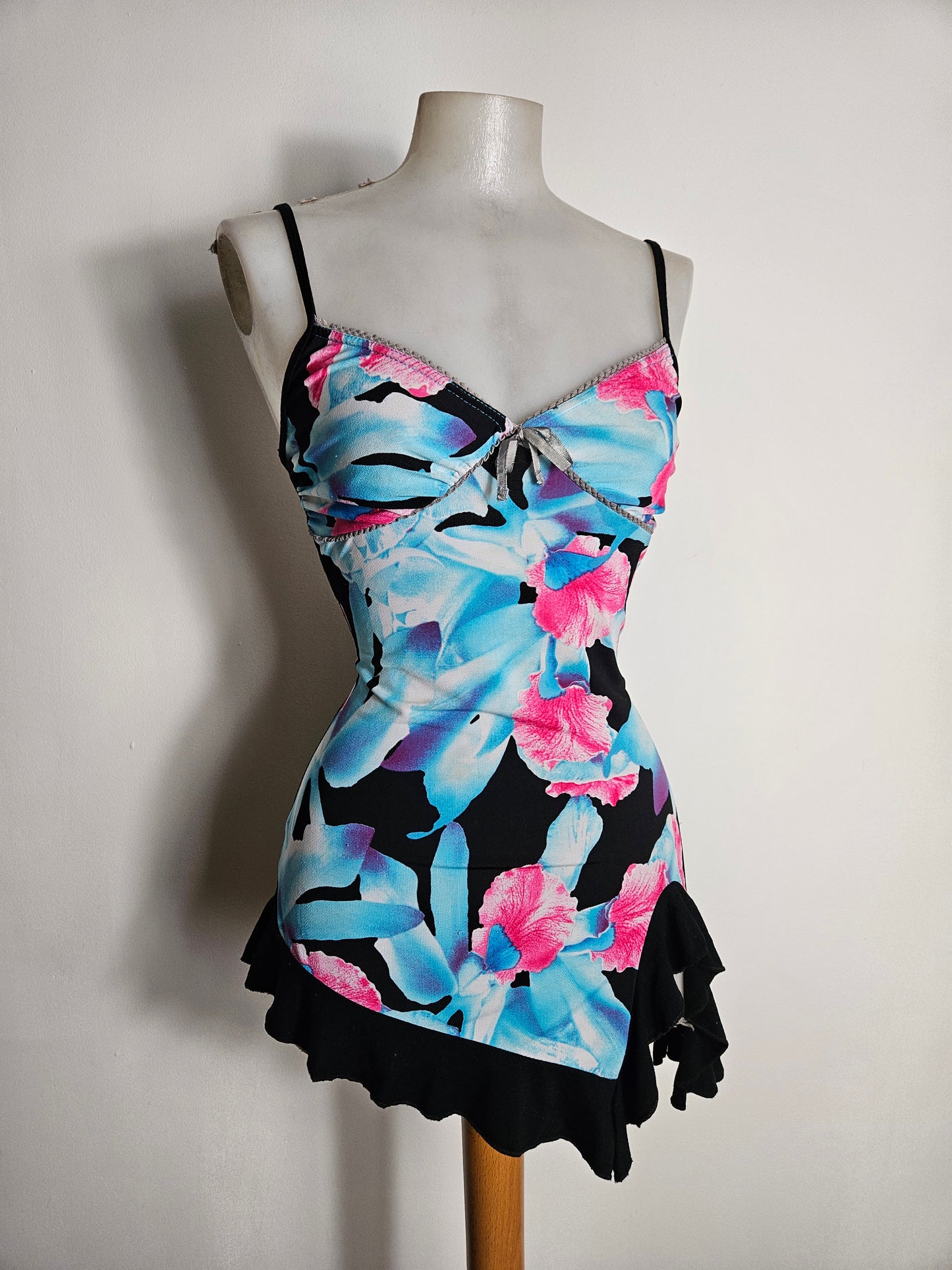Haut asymétrique bleue et rose