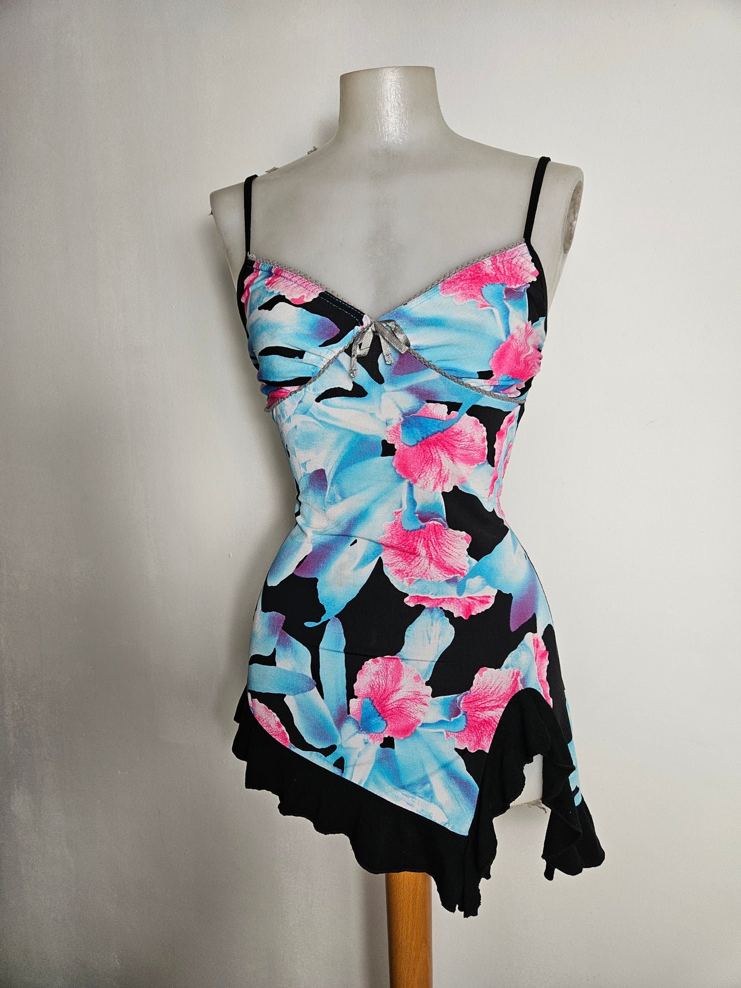 Haut asymétrique bleue et rose