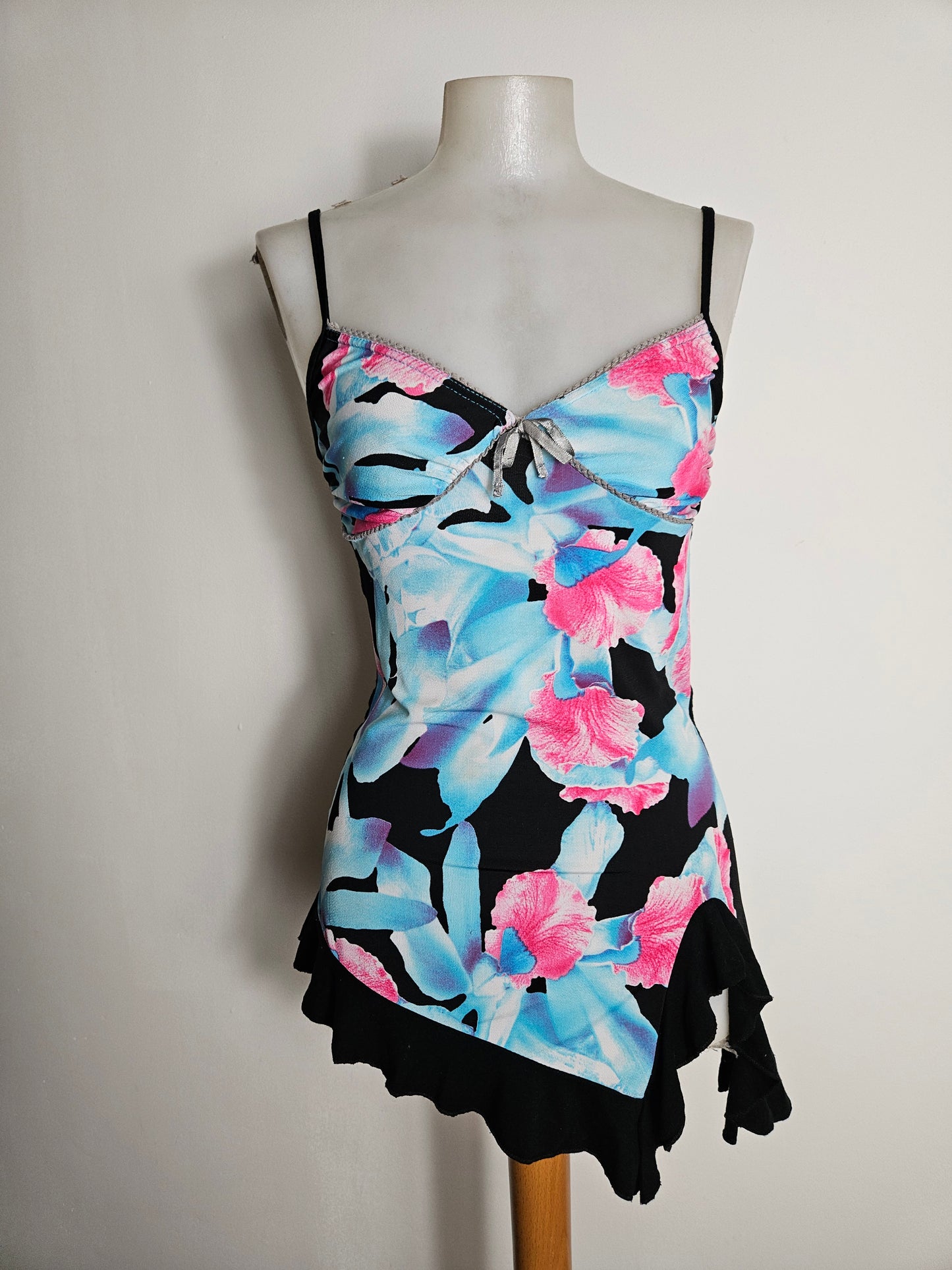 Haut asymétrique bleue et rose