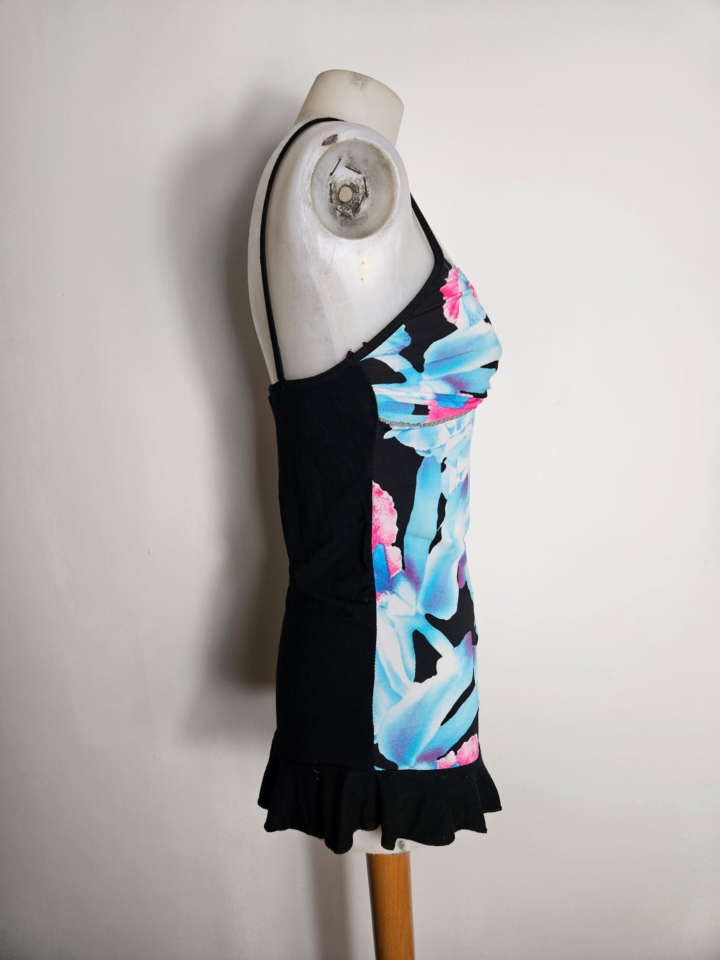 Haut asymétrique bleue et rose