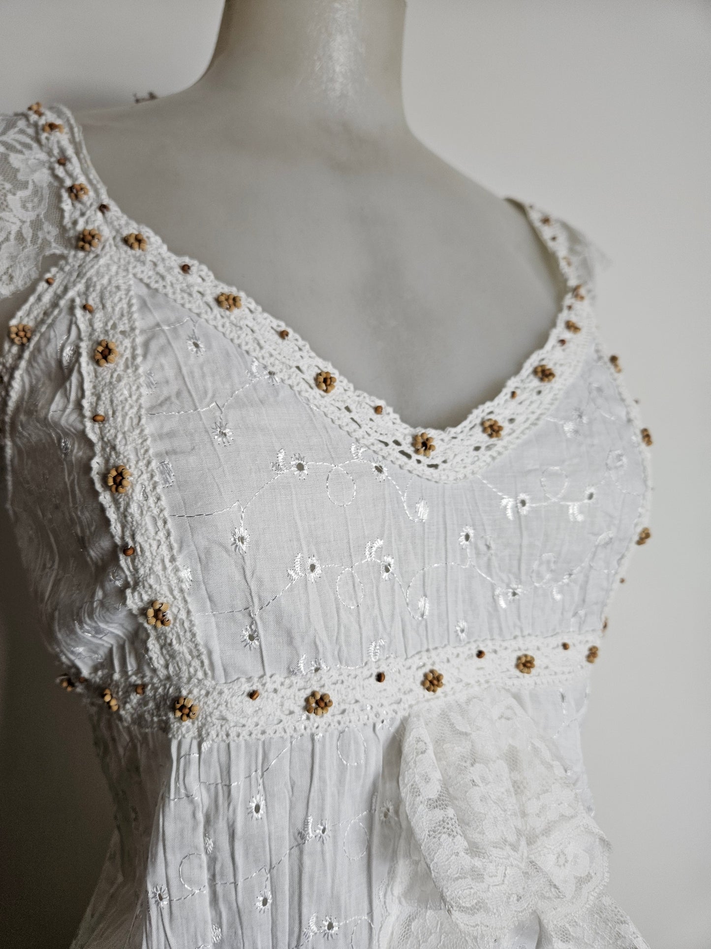 Top blanco con volantes