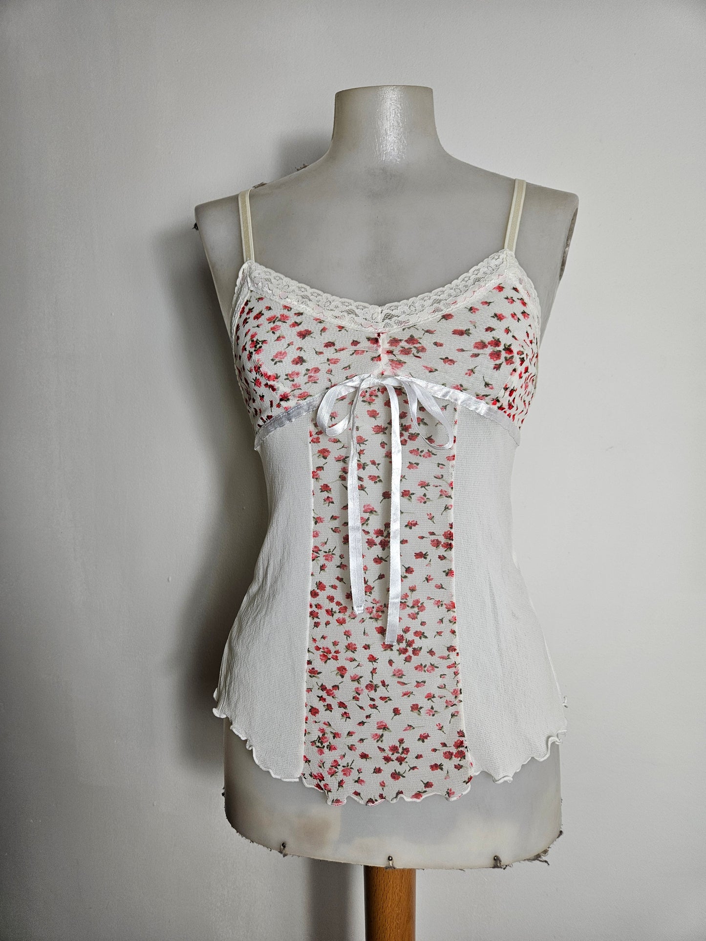 Haut en voile fleuri