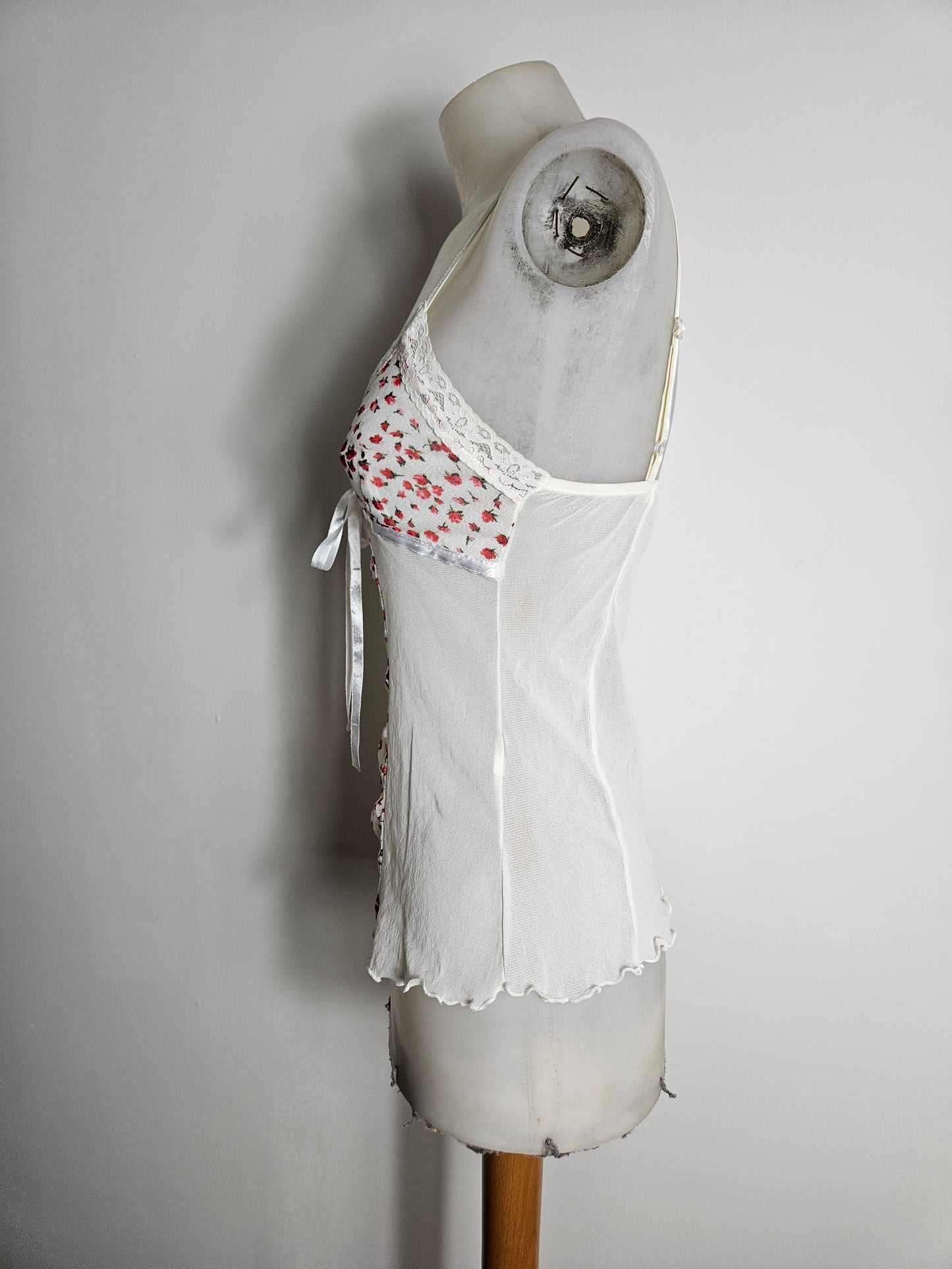 Haut en voile fleuri