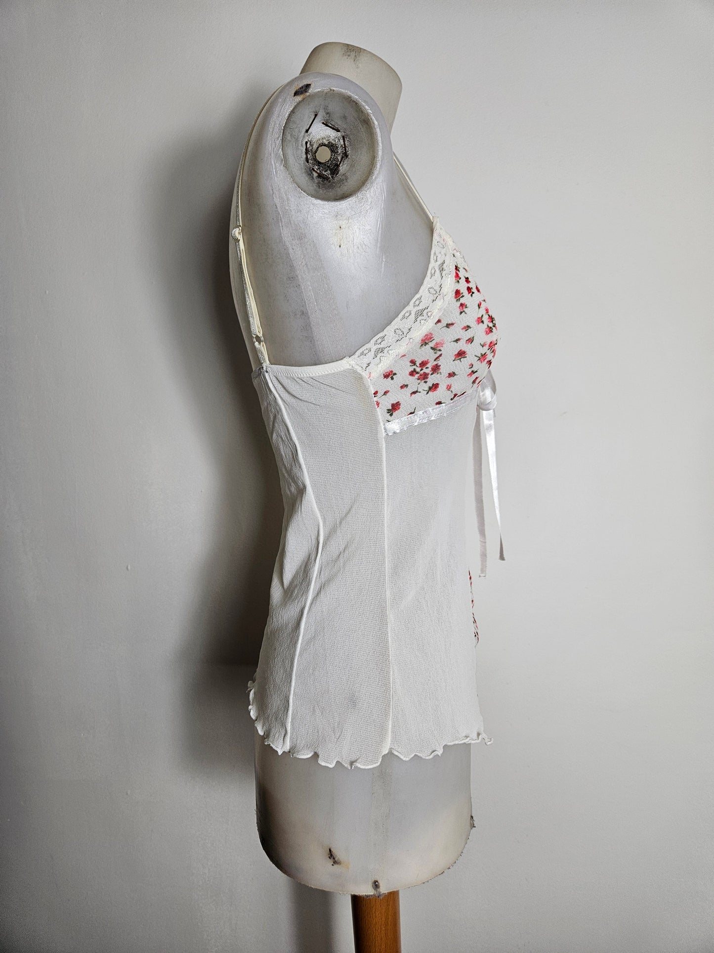 Haut en voile fleuri
