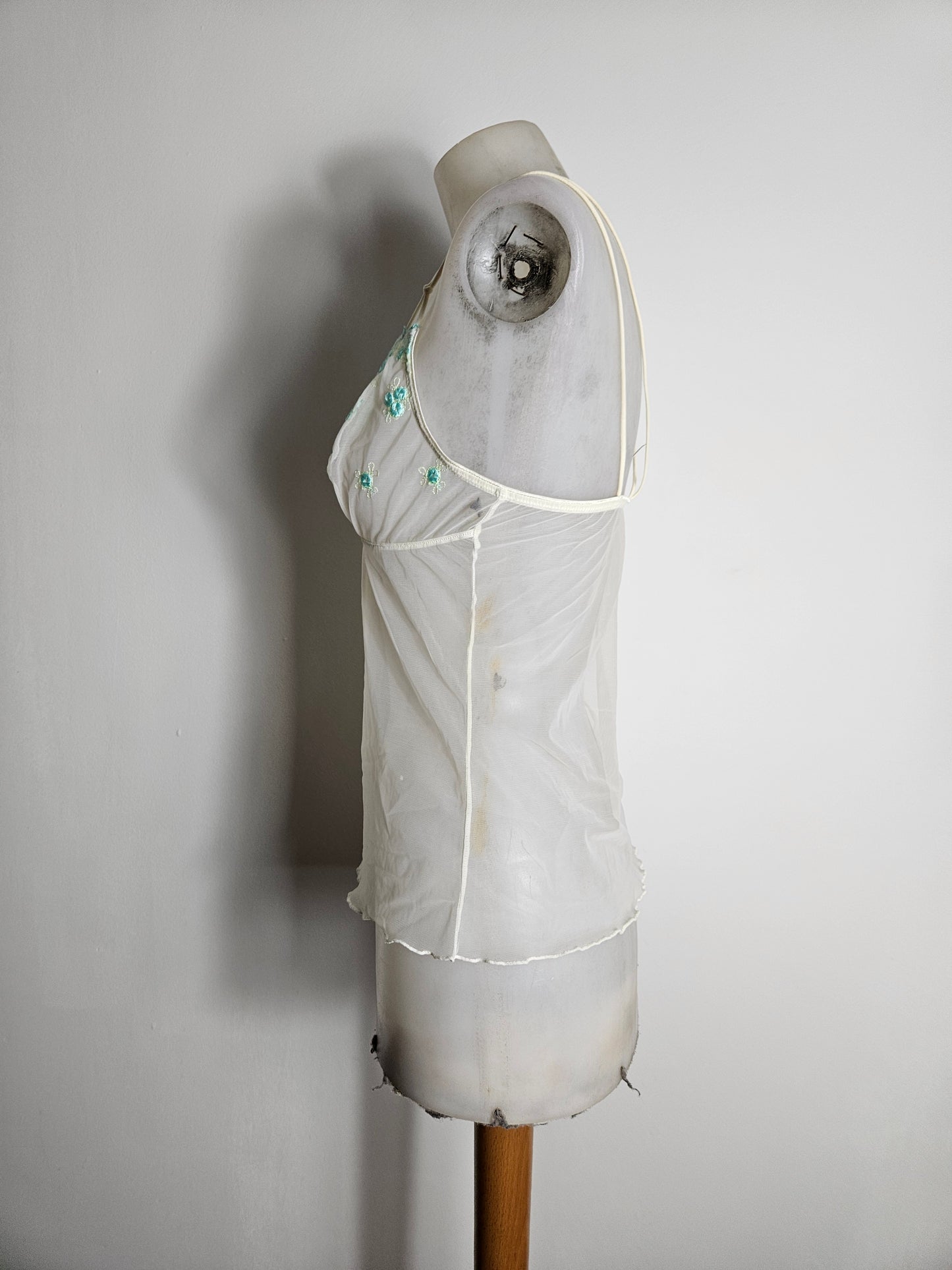 Haut en voile brodé