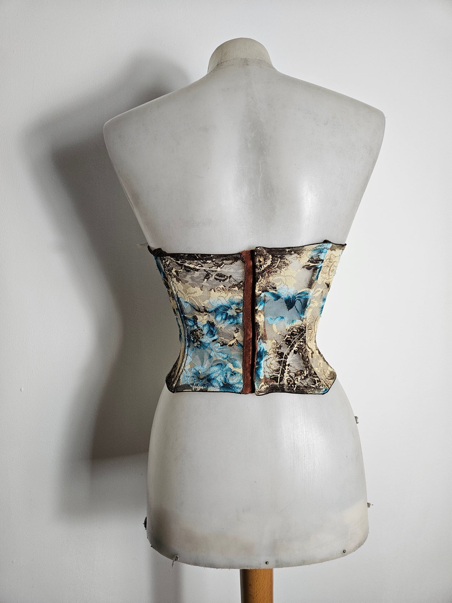 Bustier en dentelle tons bleus