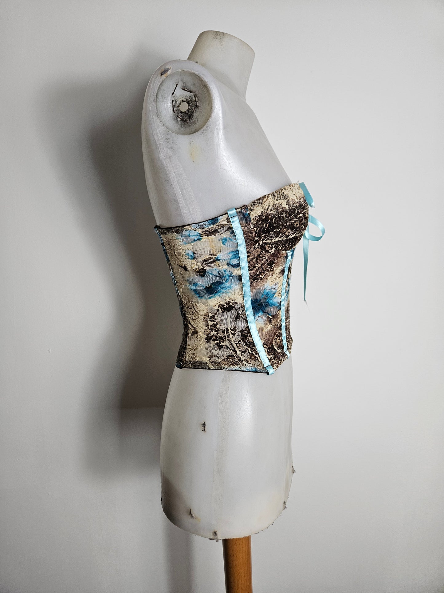 Bustier en dentelle tons bleus