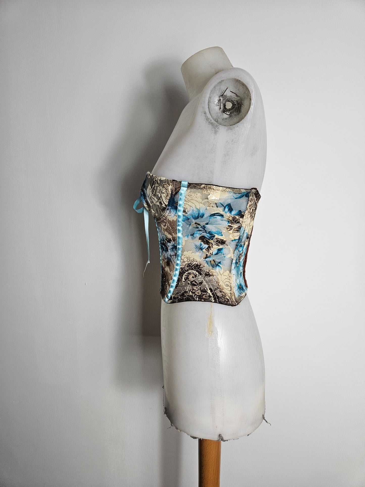Bustier en dentelle tons bleus