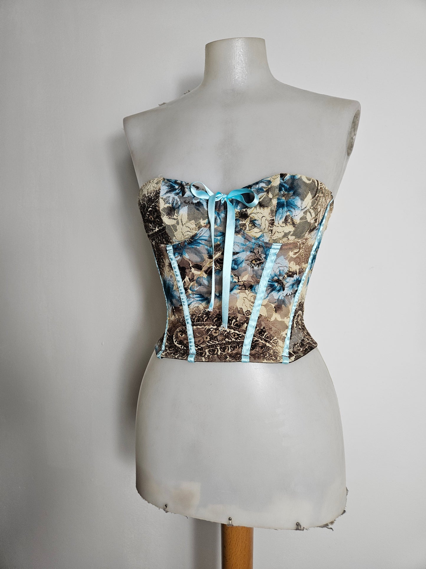 Bustier en dentelle tons bleus