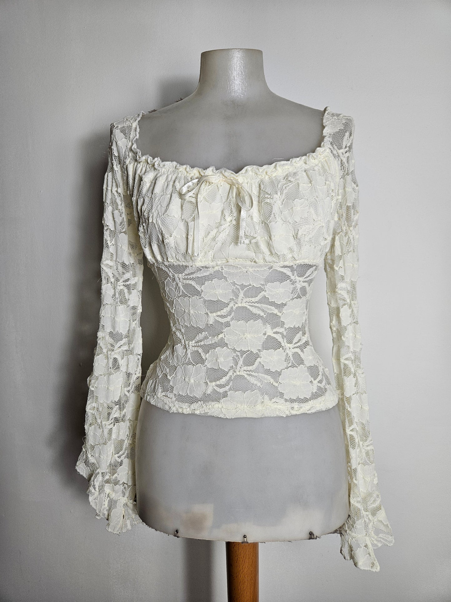 Haut en dentelle blanc cassé