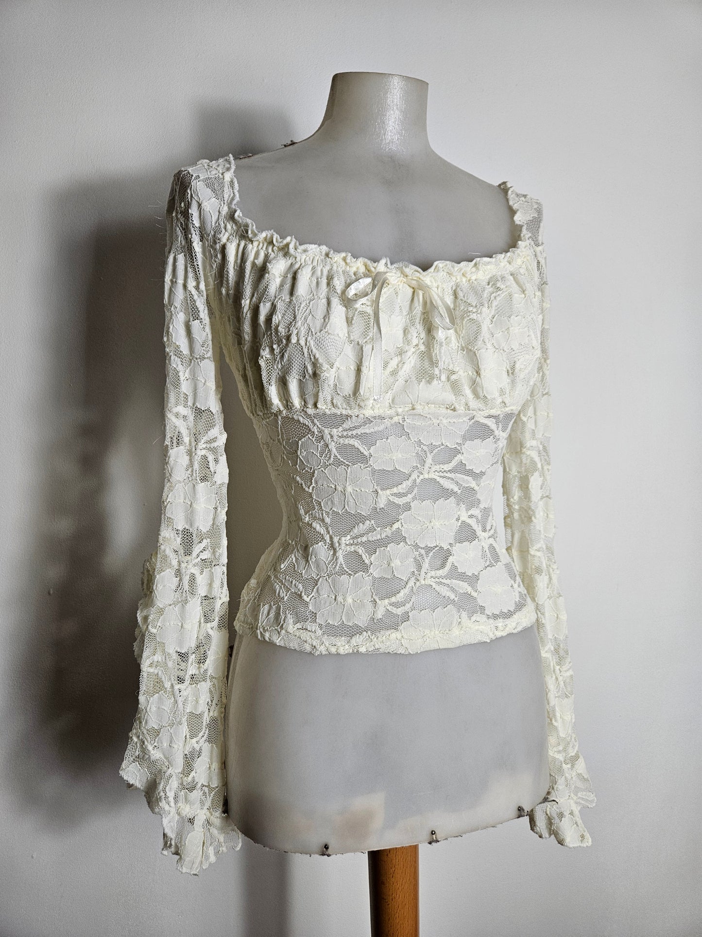 Haut en dentelle blanc cassé