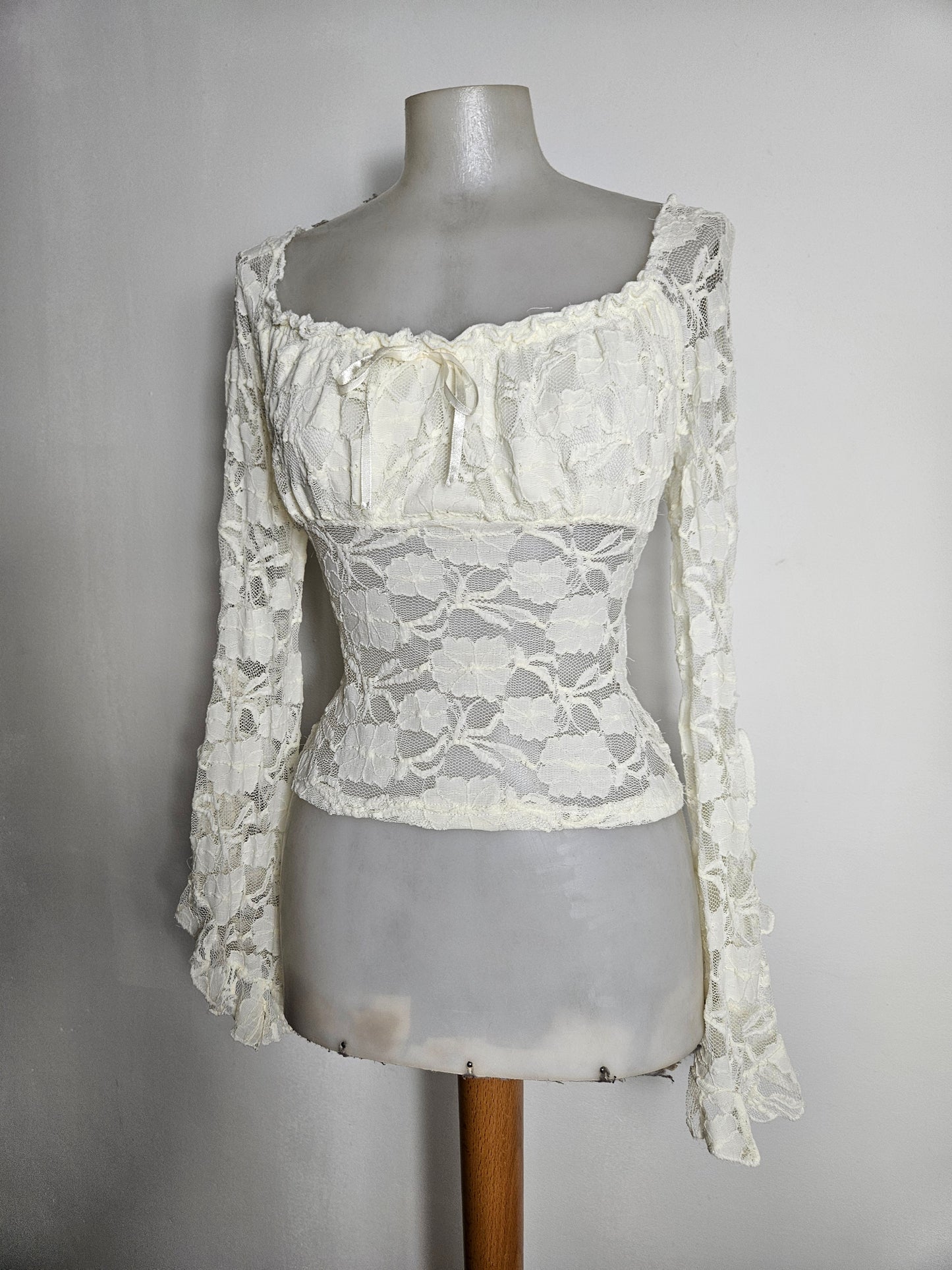 Haut en dentelle blanc cassé