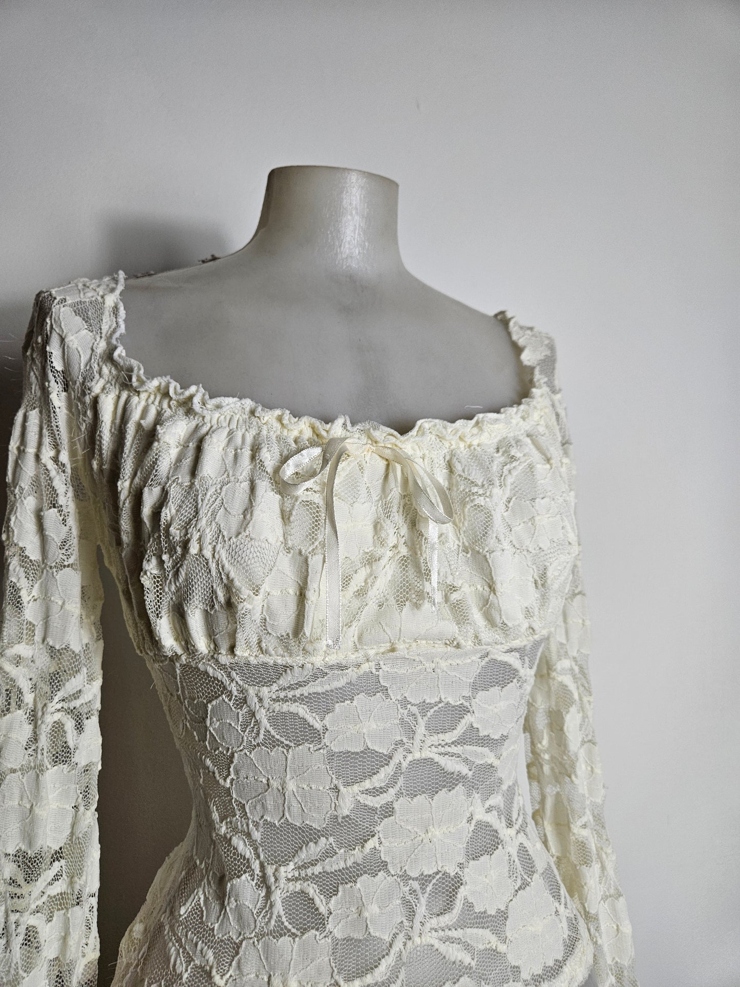 Haut en dentelle blanc cassé
