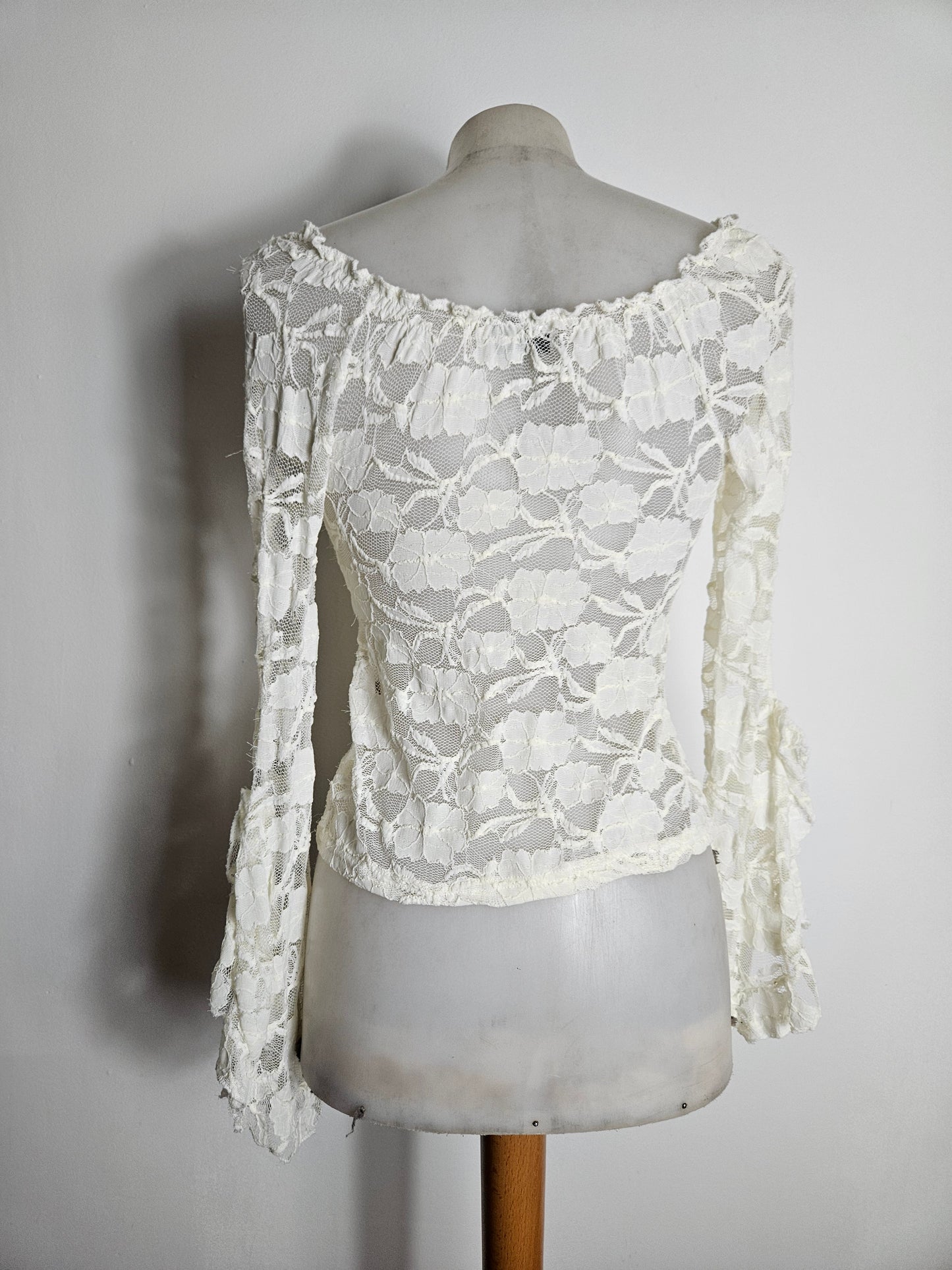 Haut en dentelle blanc cassé