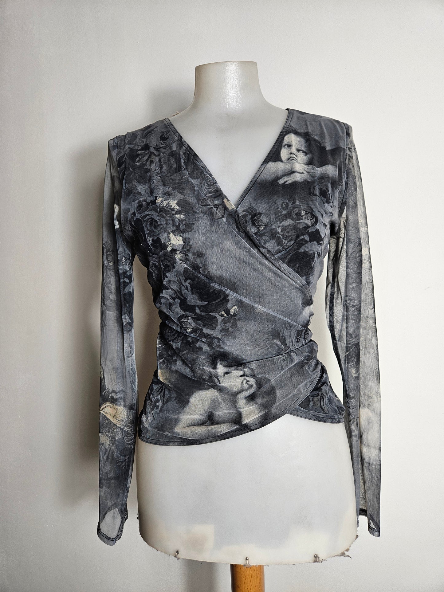 Wrap cardigan in voile with an angel pattern